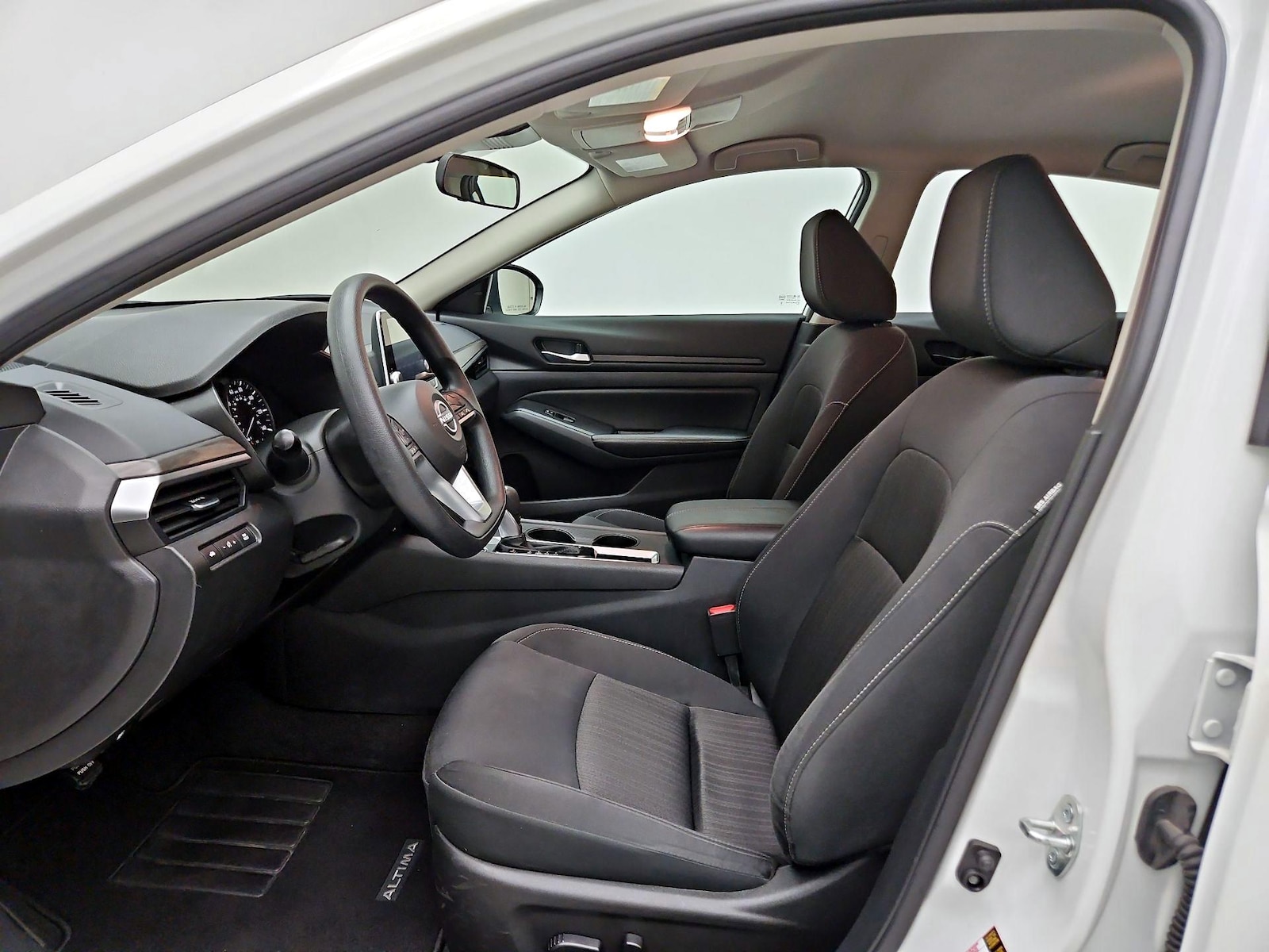 2025 Nissan Altima SV - Photo 12