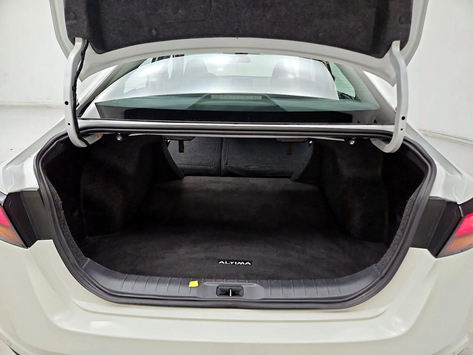 2025 Nissan Altima SV - Photo 22