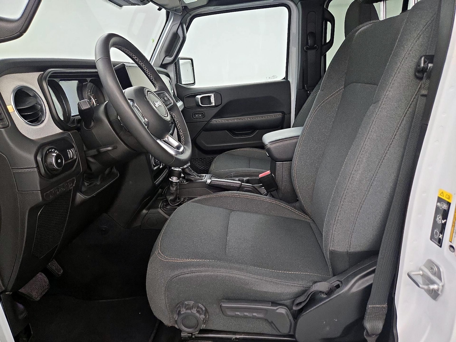 2025 Jeep Wrangler 4-Door Sahara - Photo 12