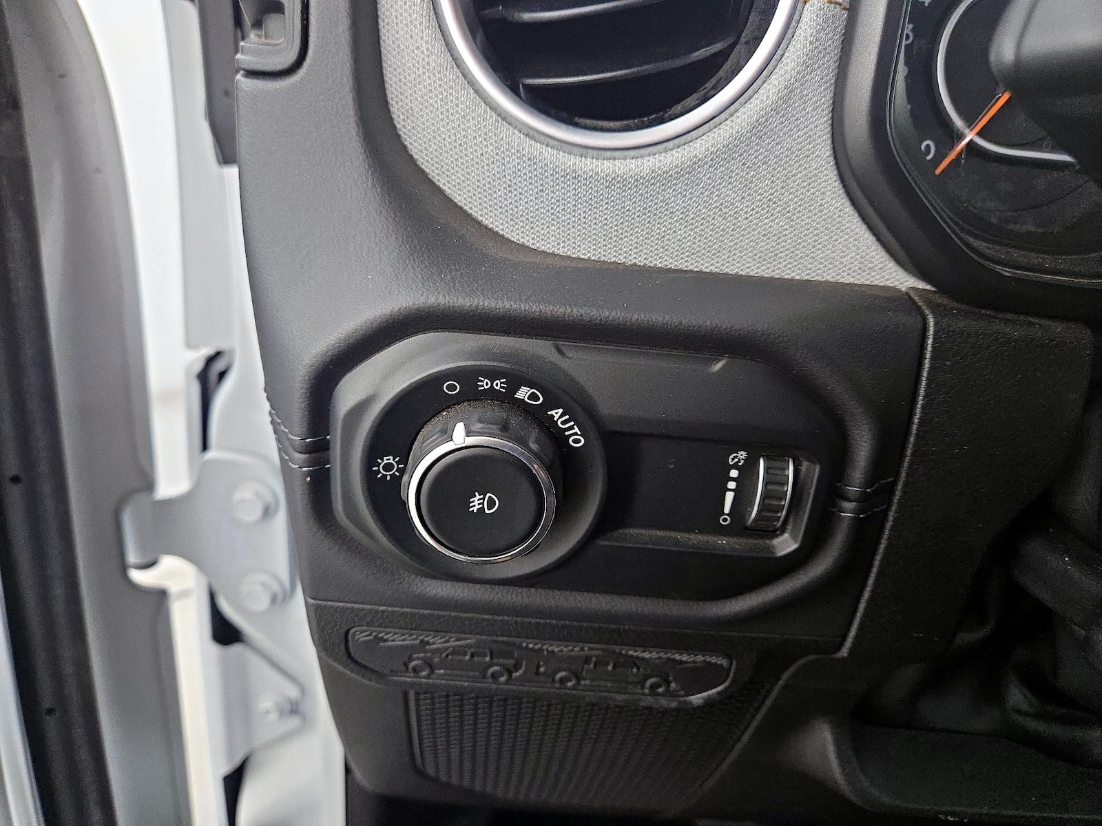 2025 Jeep Wrangler 4-Door Sahara - Photo 14