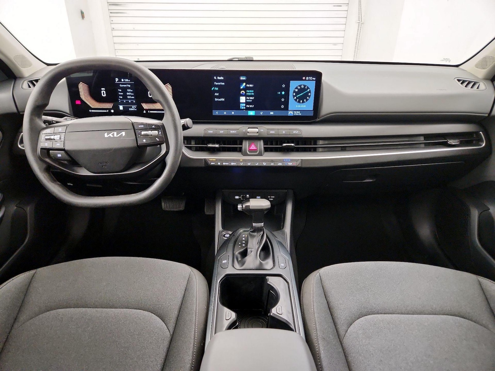 2025 Kia K4 LXS - Photo 10
