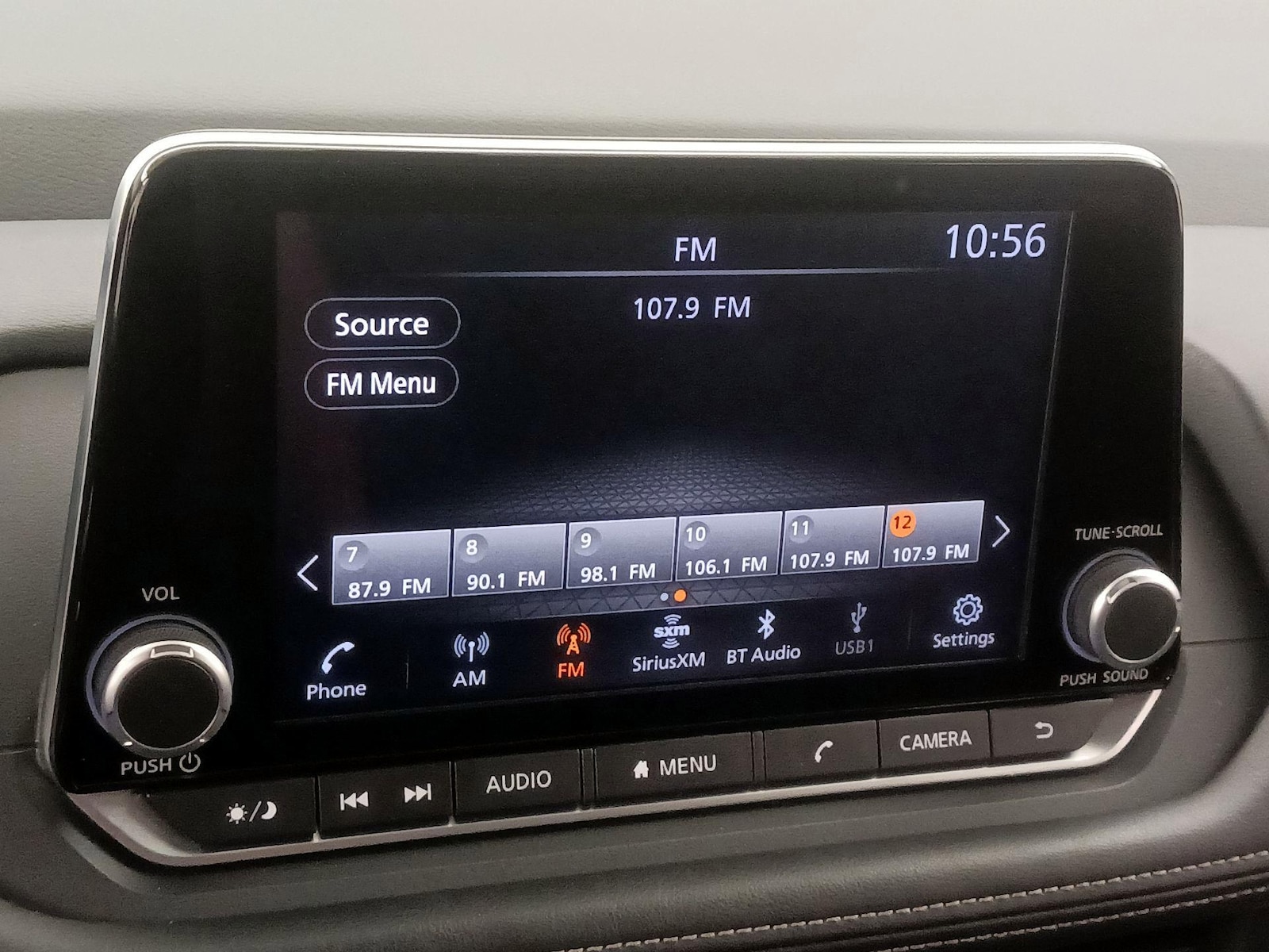 2025 Nissan Rogue SV - Photo 16