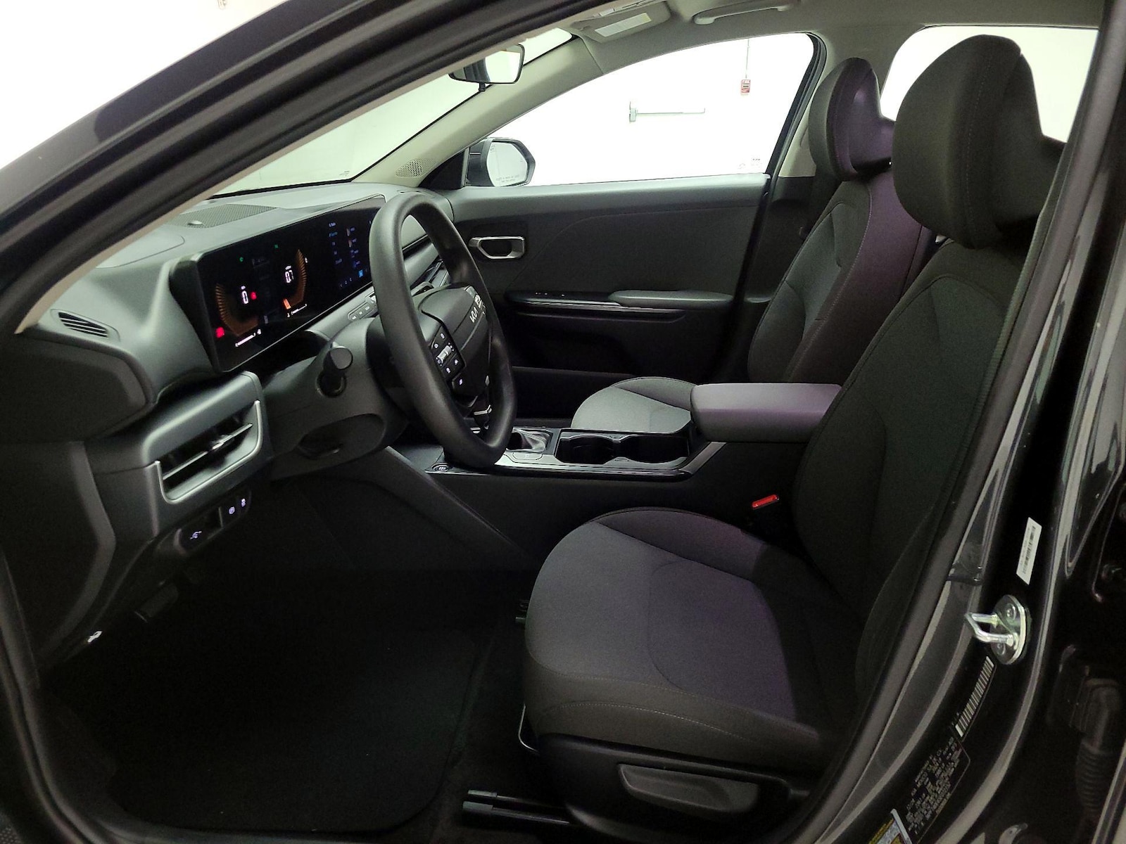2025 Kia K4 LXS - Photo 12