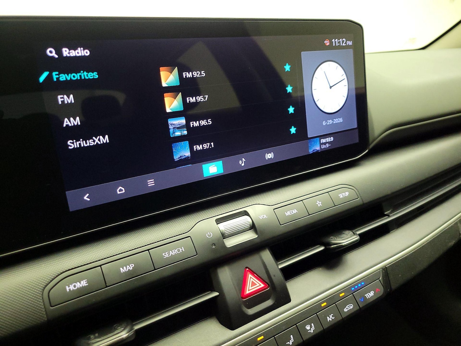 2025 Kia K4 LXS - Photo 16