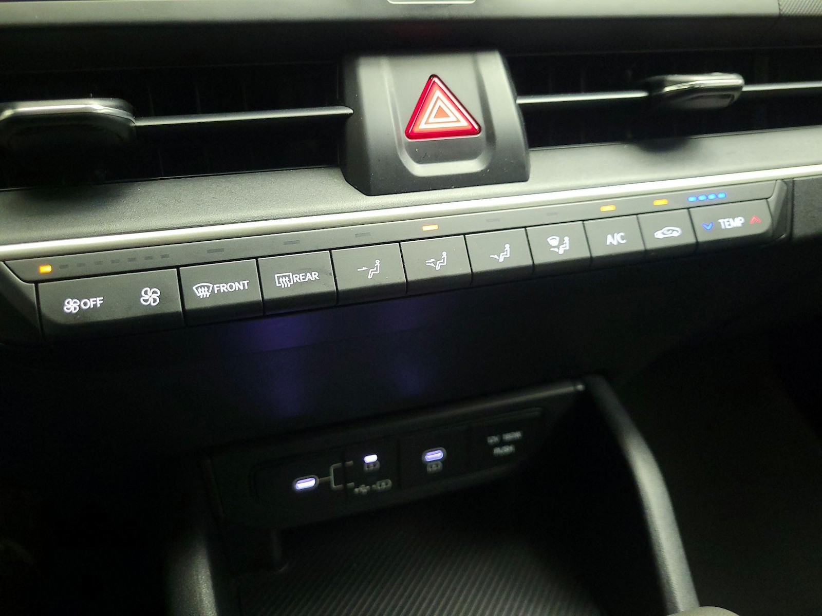 2025 Kia K4 LXS - Photo 17