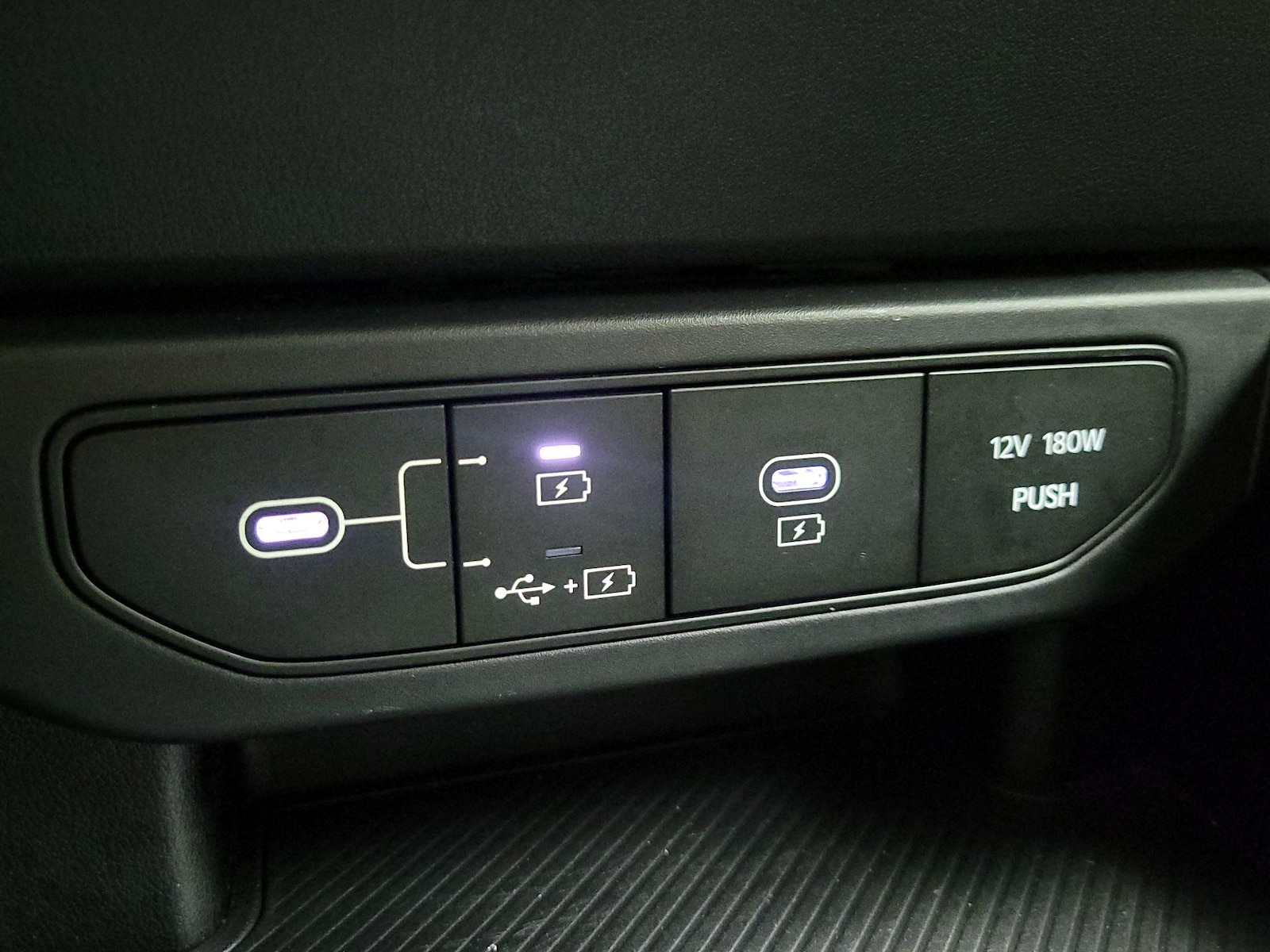 2025 Kia K4 LXS - Photo 19