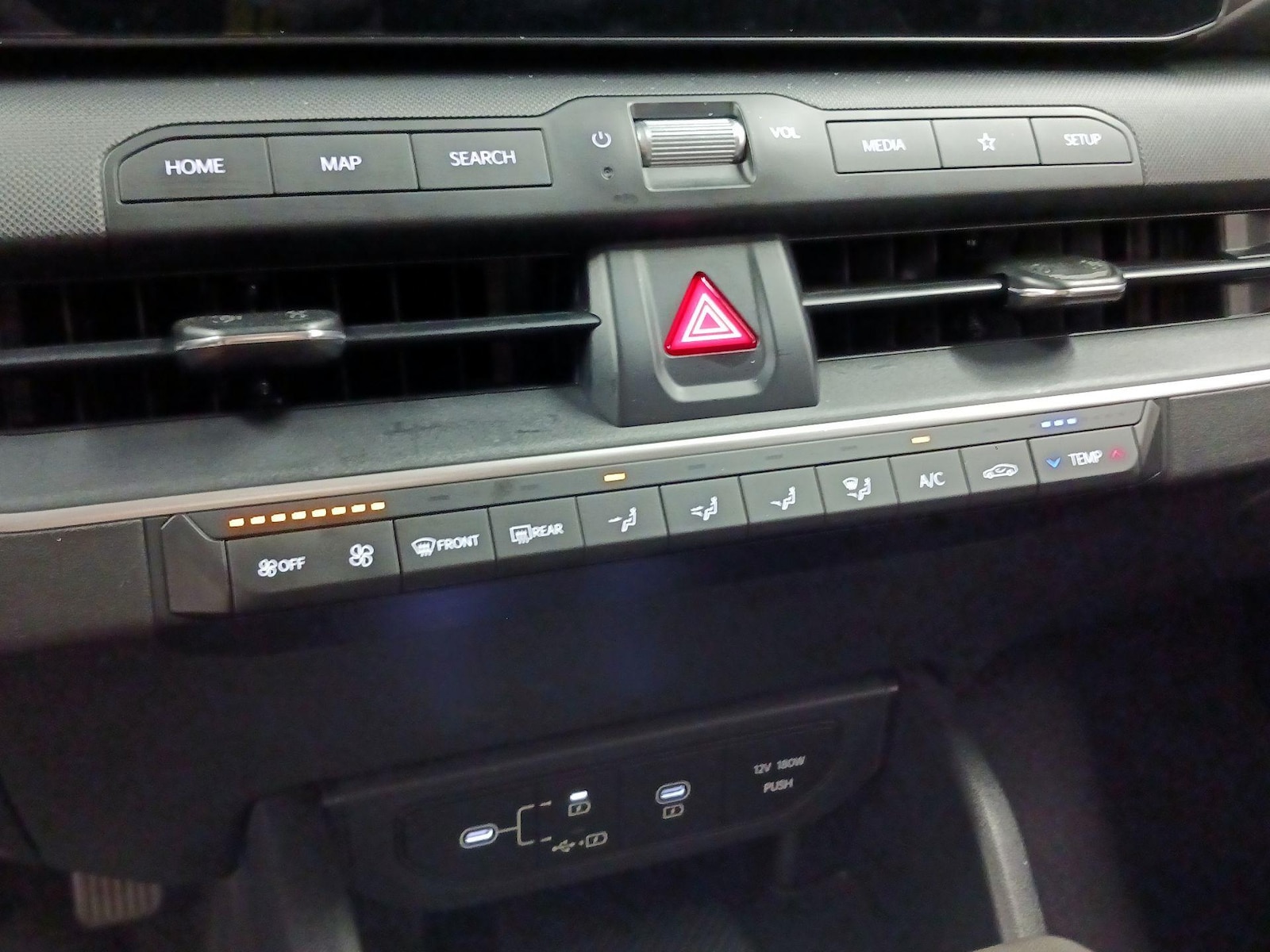 2025 Kia K4 LXS - Photo 17