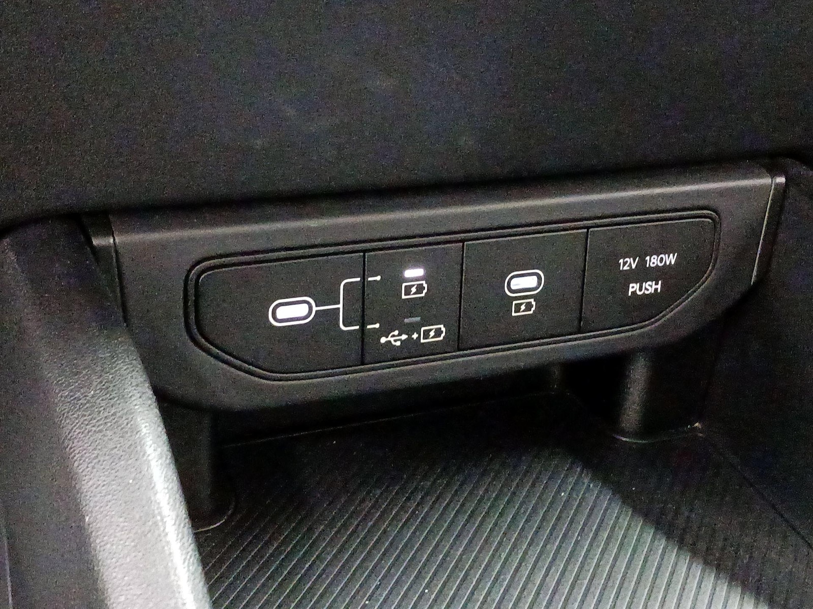 2025 Kia K4 LXS - Photo 19