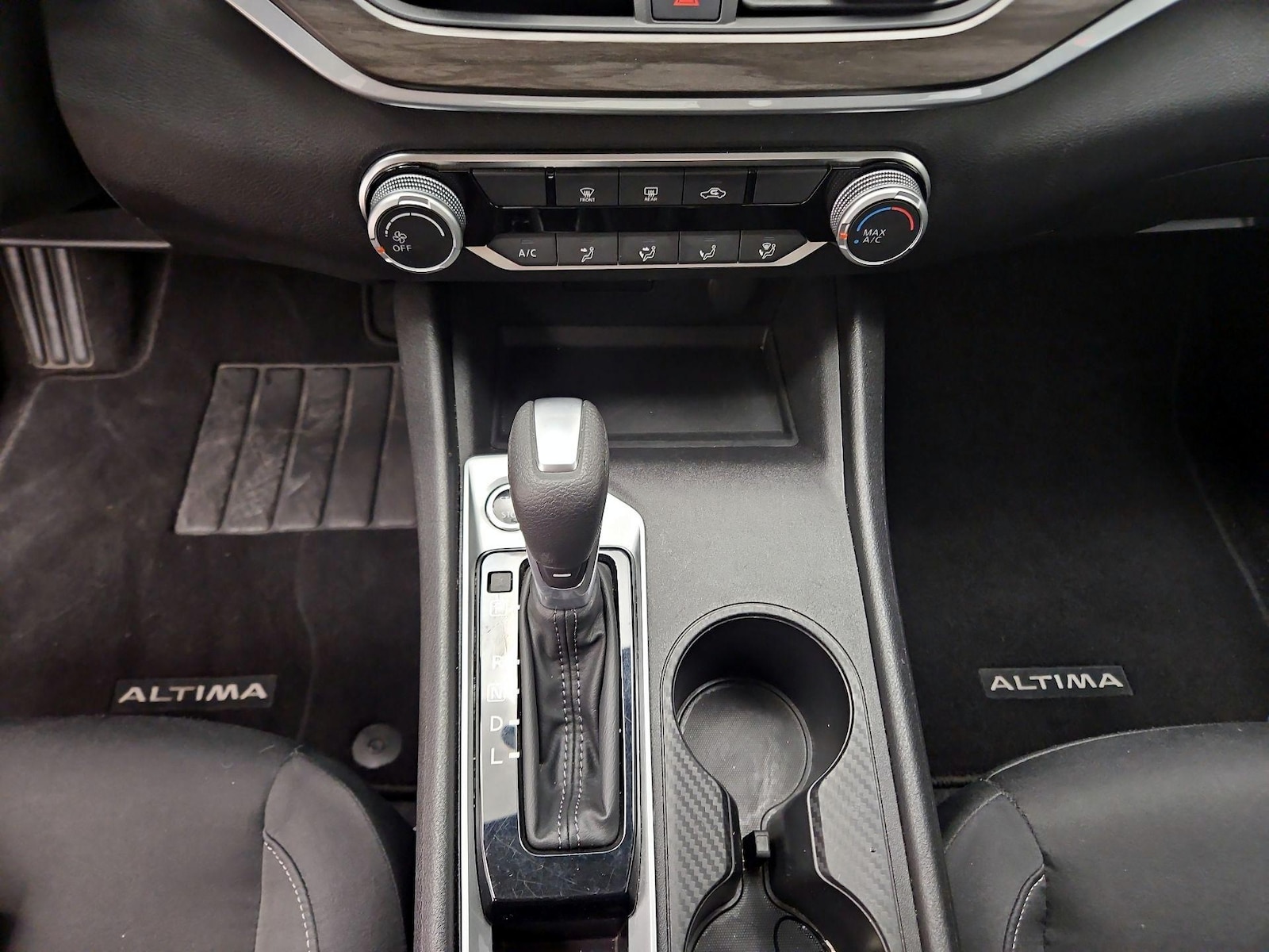 2025 Nissan Altima SV - Photo 18