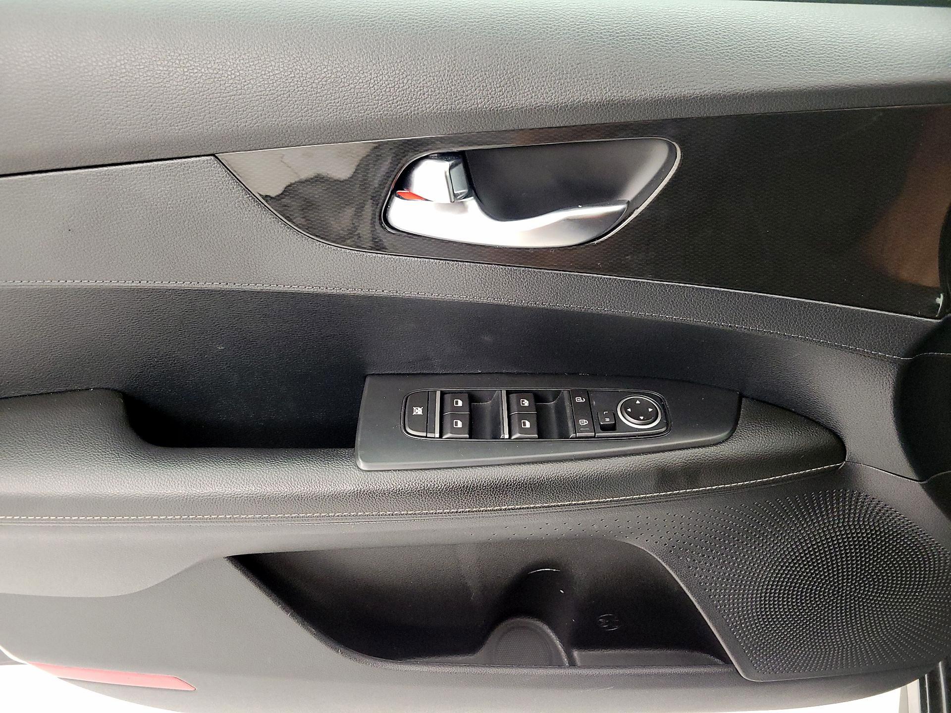 Thumbnail: 2020 Kia Forte - 12