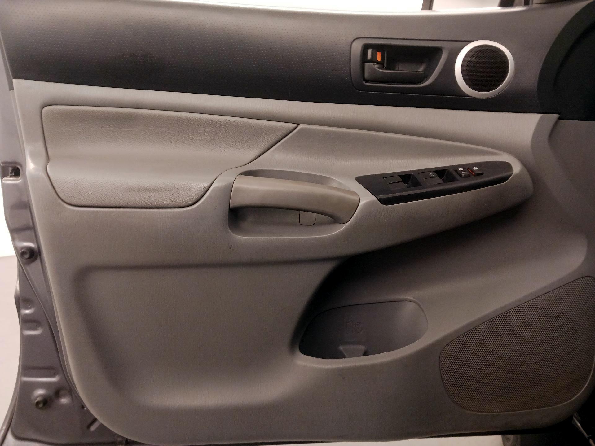 Thumbnail: 2014 Toyota Tacoma - 12