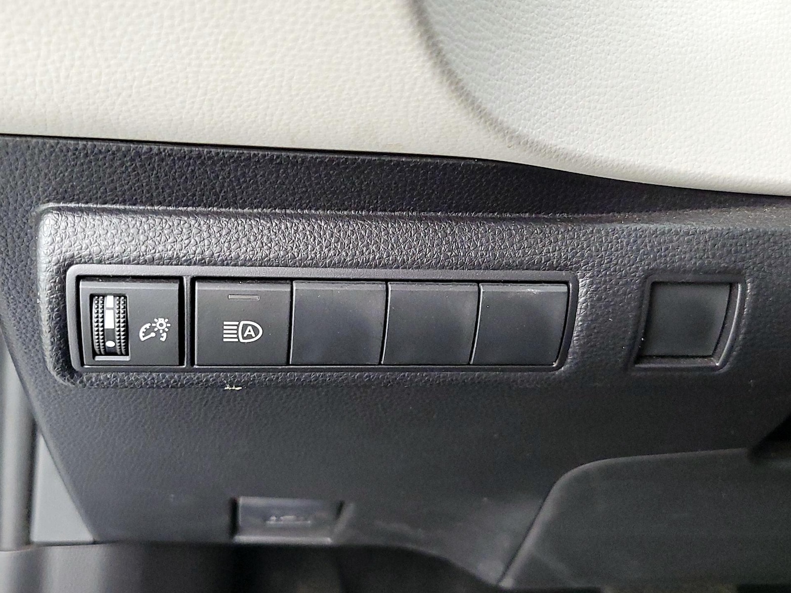 2023 Toyota Corolla LE - Photo 14