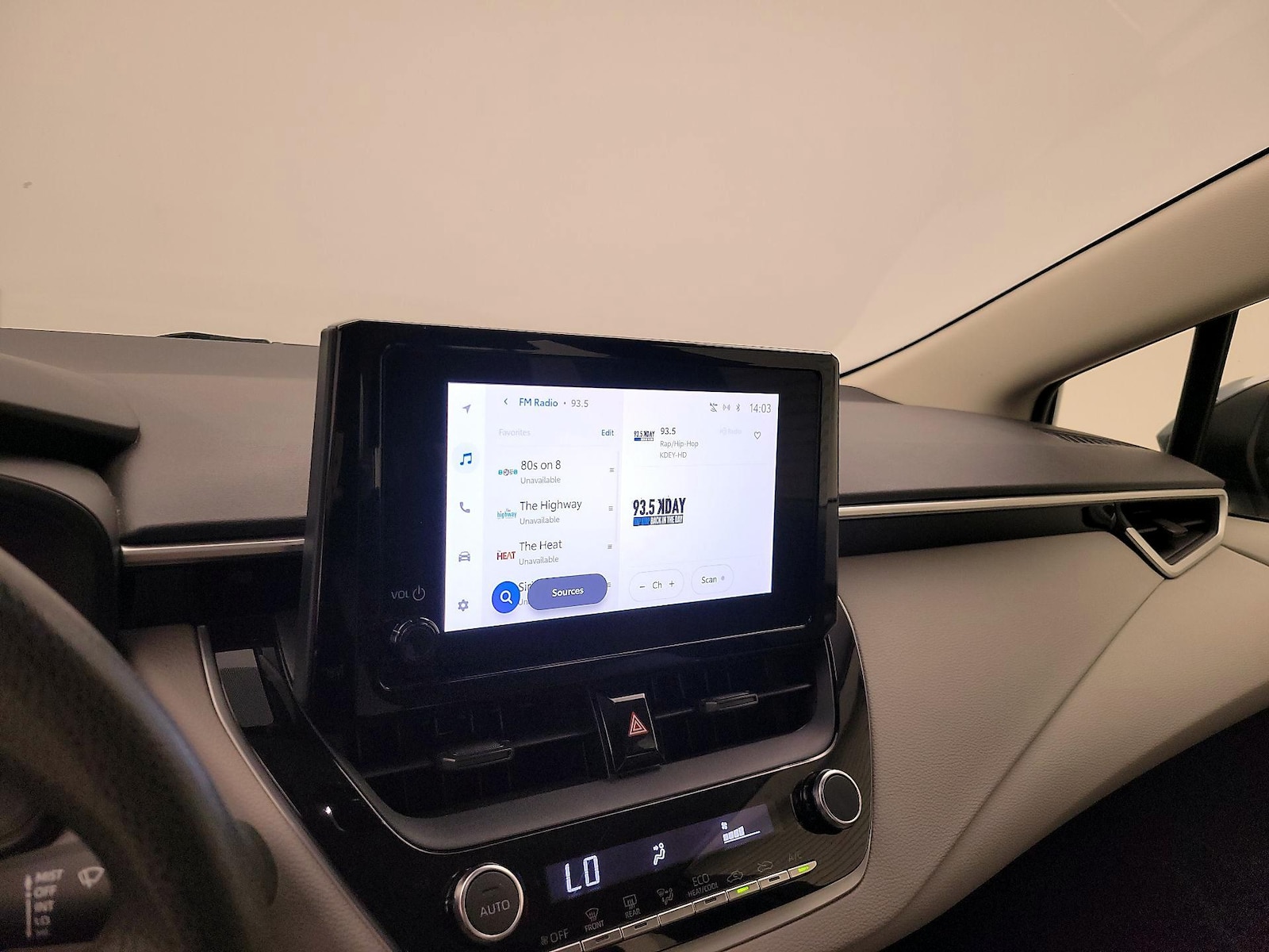 2023 Toyota Corolla LE - Photo 16