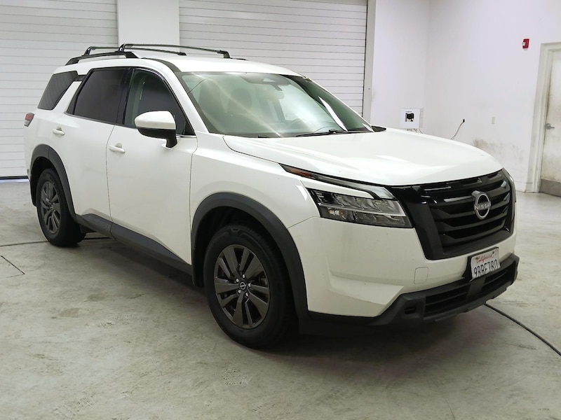 2022 Nissan Pathfinder SV
