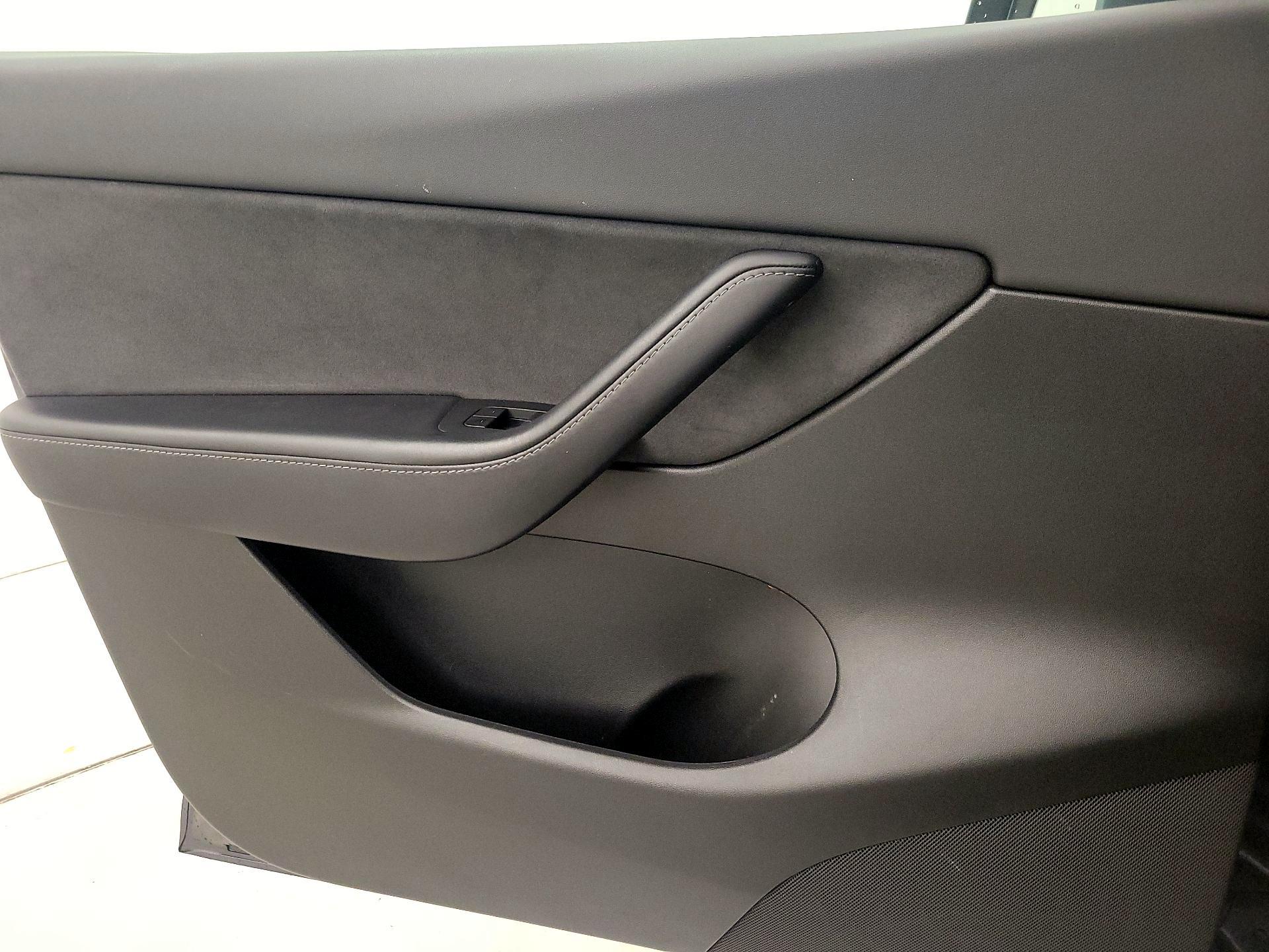 Thumbnail: 2022 Tesla Model Y - 12