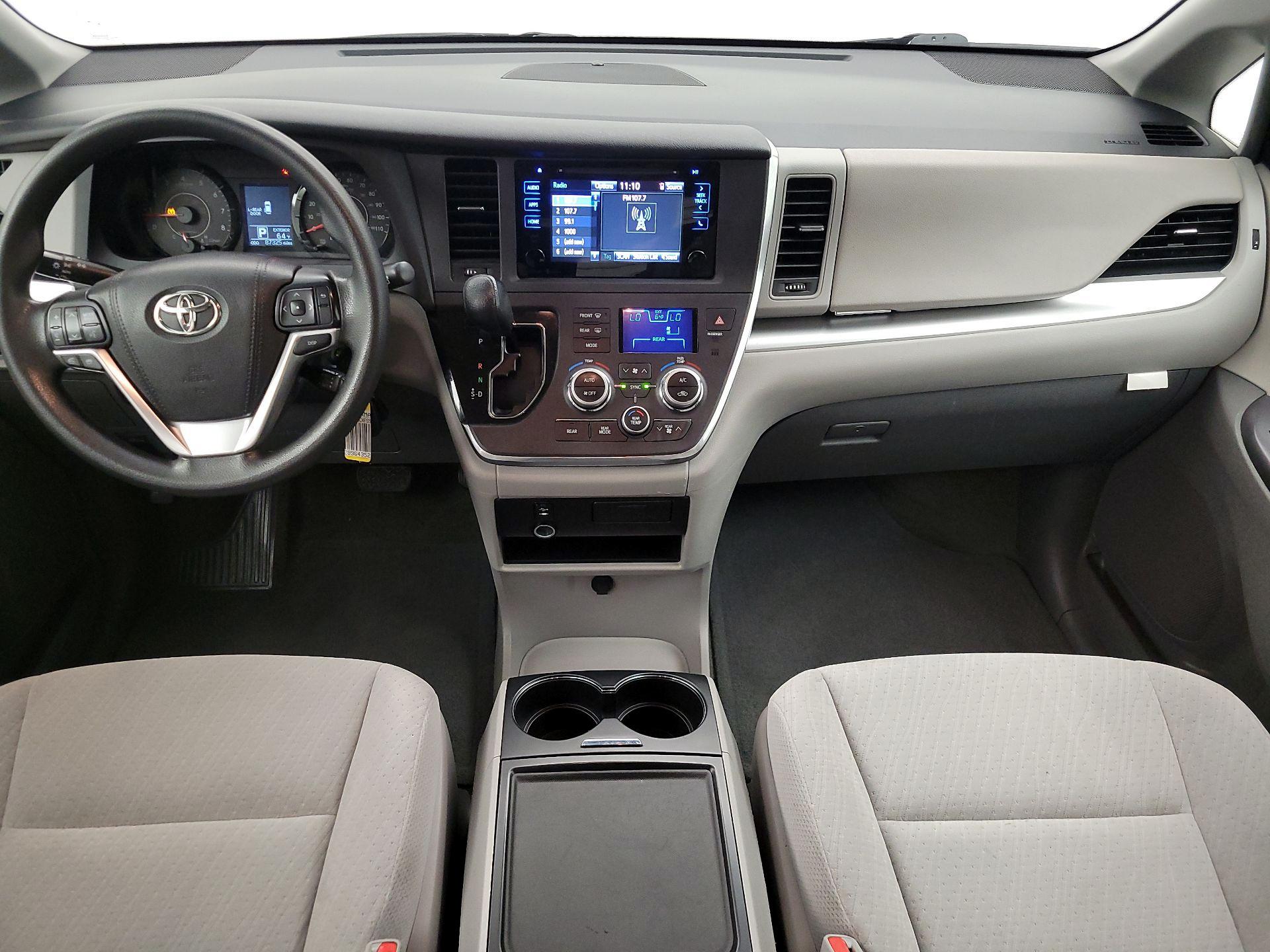 Thumbnail: 2015 Toyota Sienna - 9