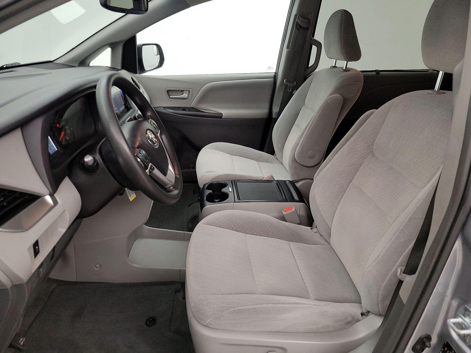 Thumbnail: 2015 Toyota Sienna - 11