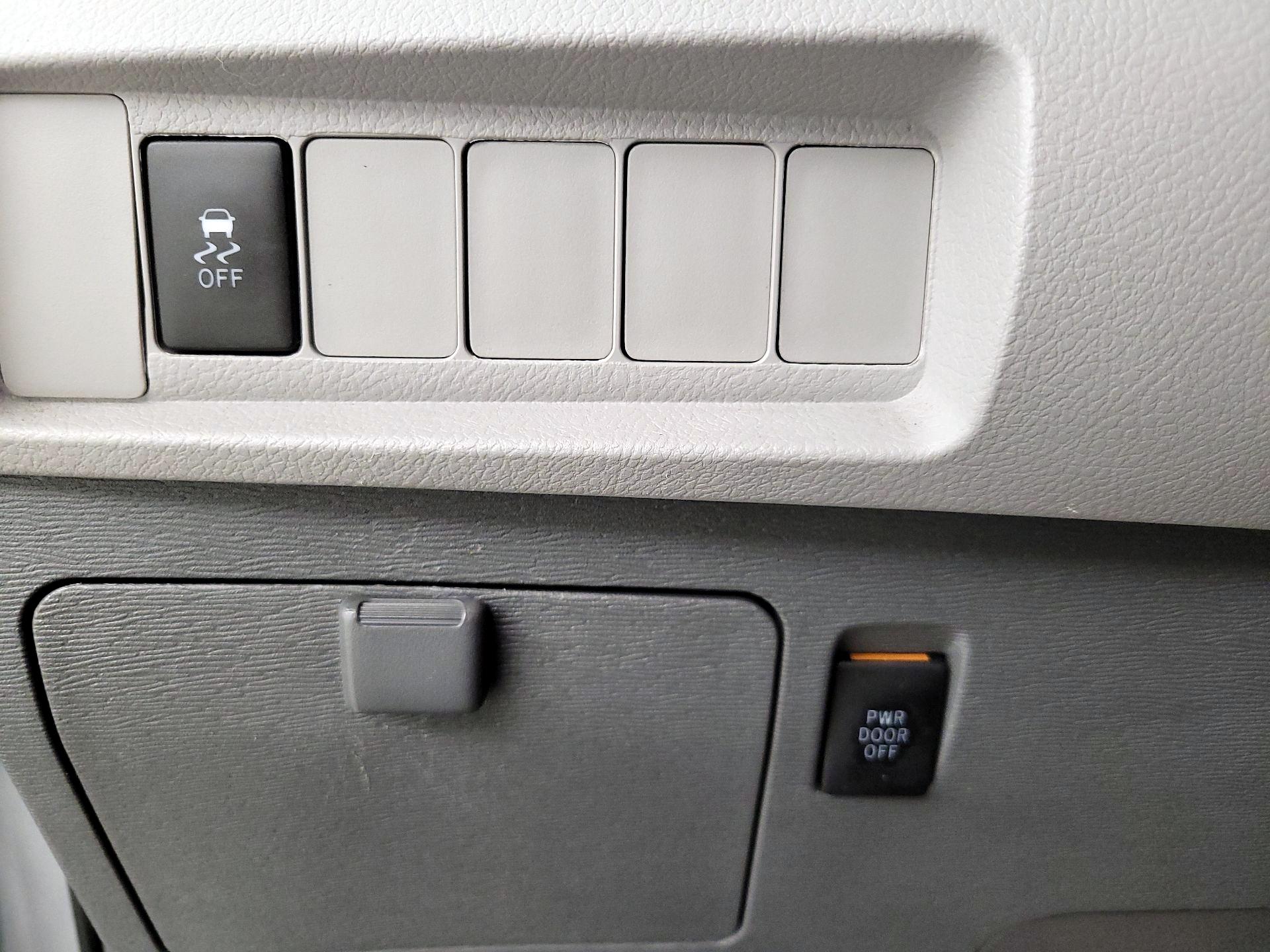 Thumbnail: 2015 Toyota Sienna - 13
