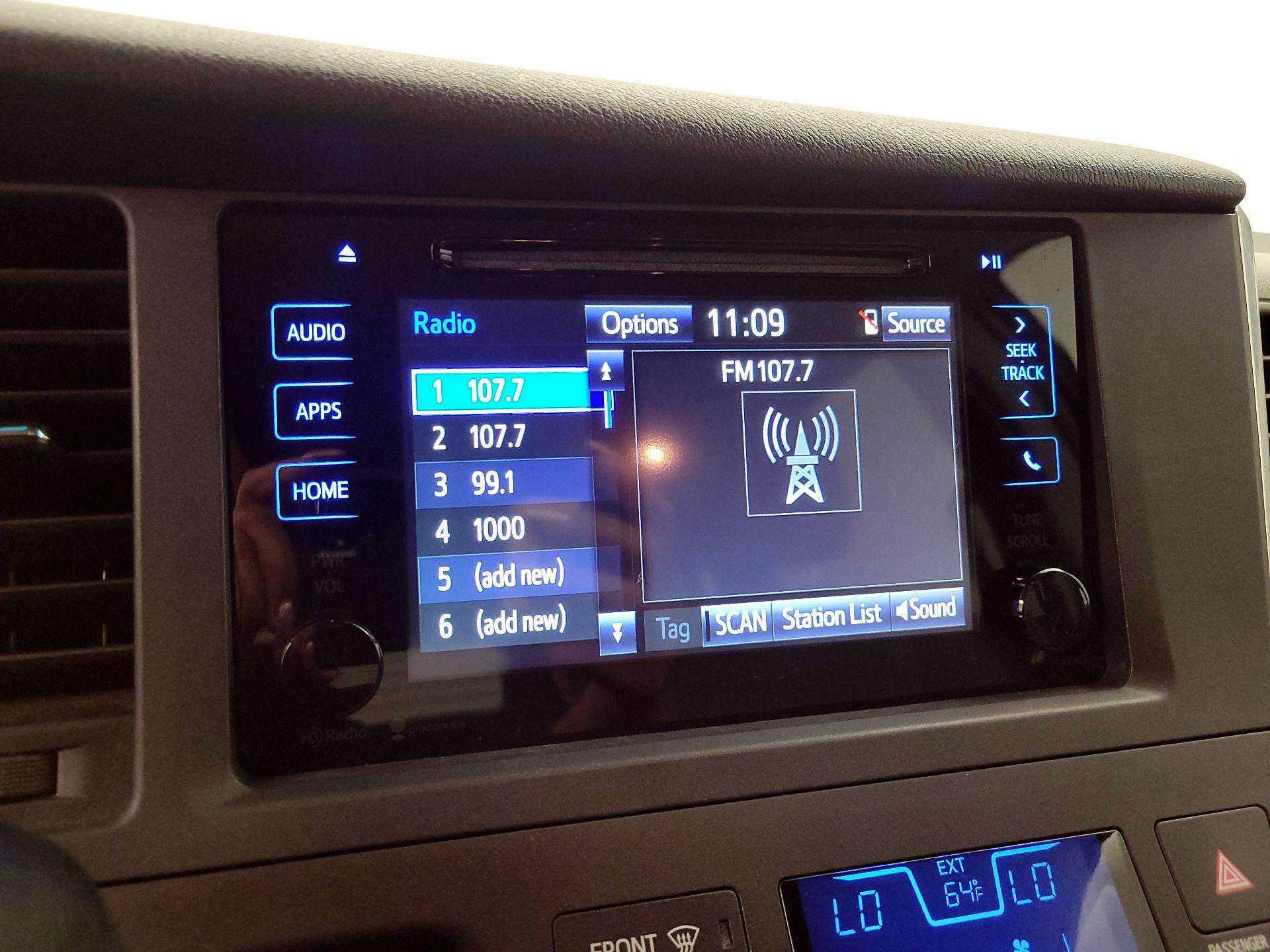 Thumbnail: 2015 Toyota Sienna - 15