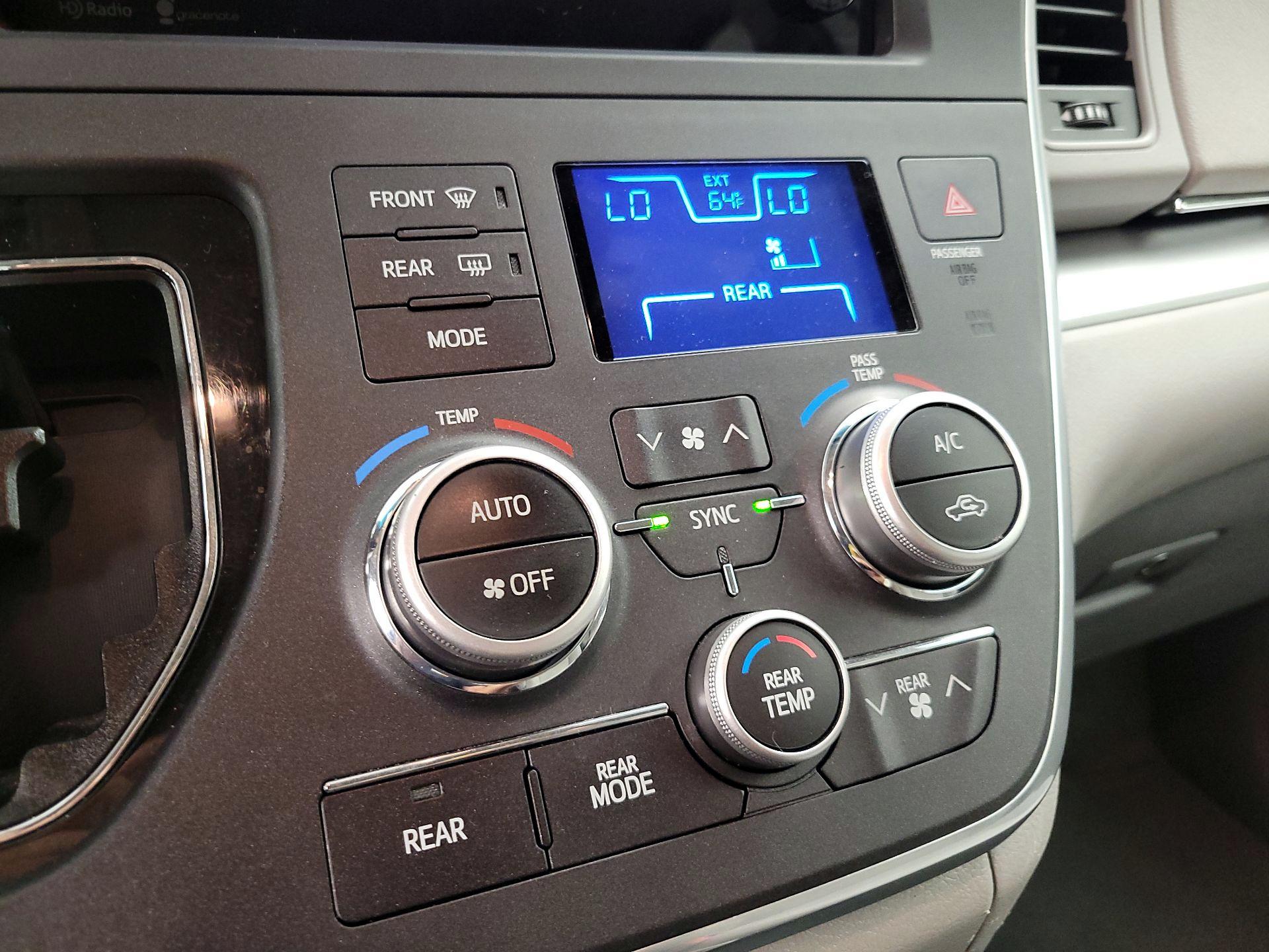 Thumbnail: 2015 Toyota Sienna - 16