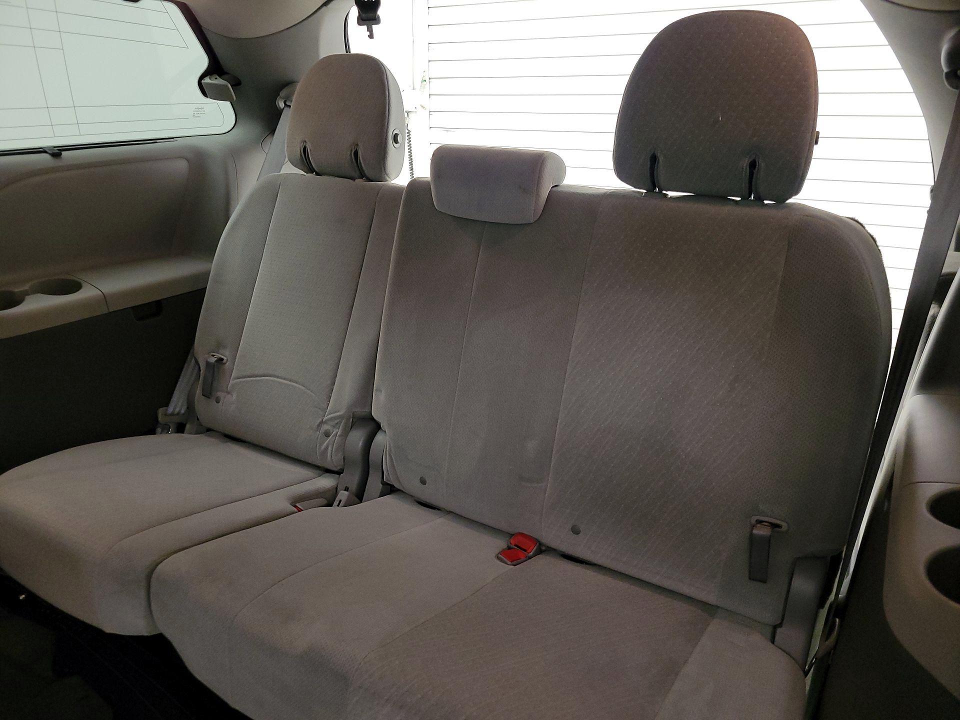 Thumbnail: 2015 Toyota Sienna - 20