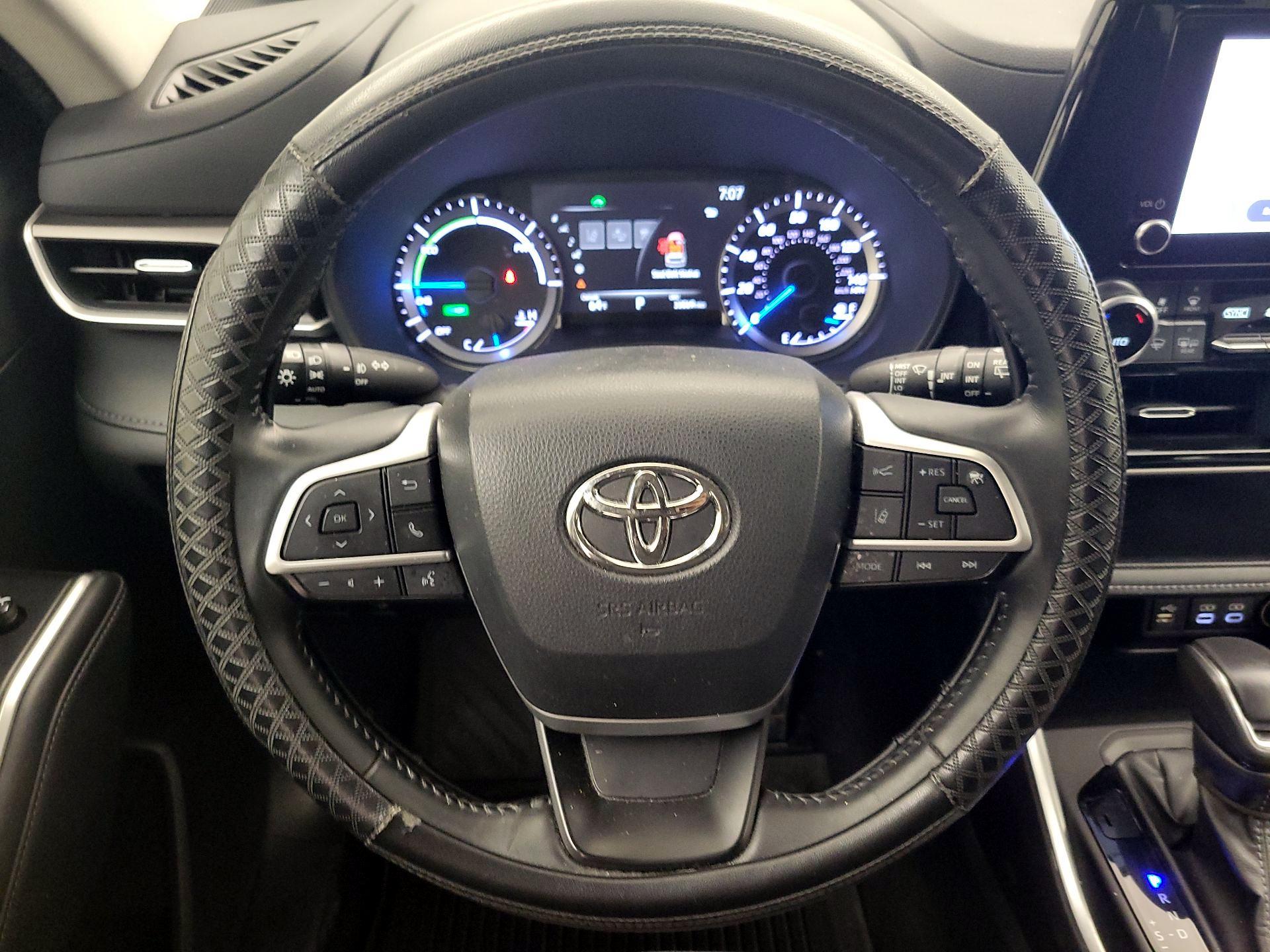Thumbnail: 2023 Toyota Highlander - 10
