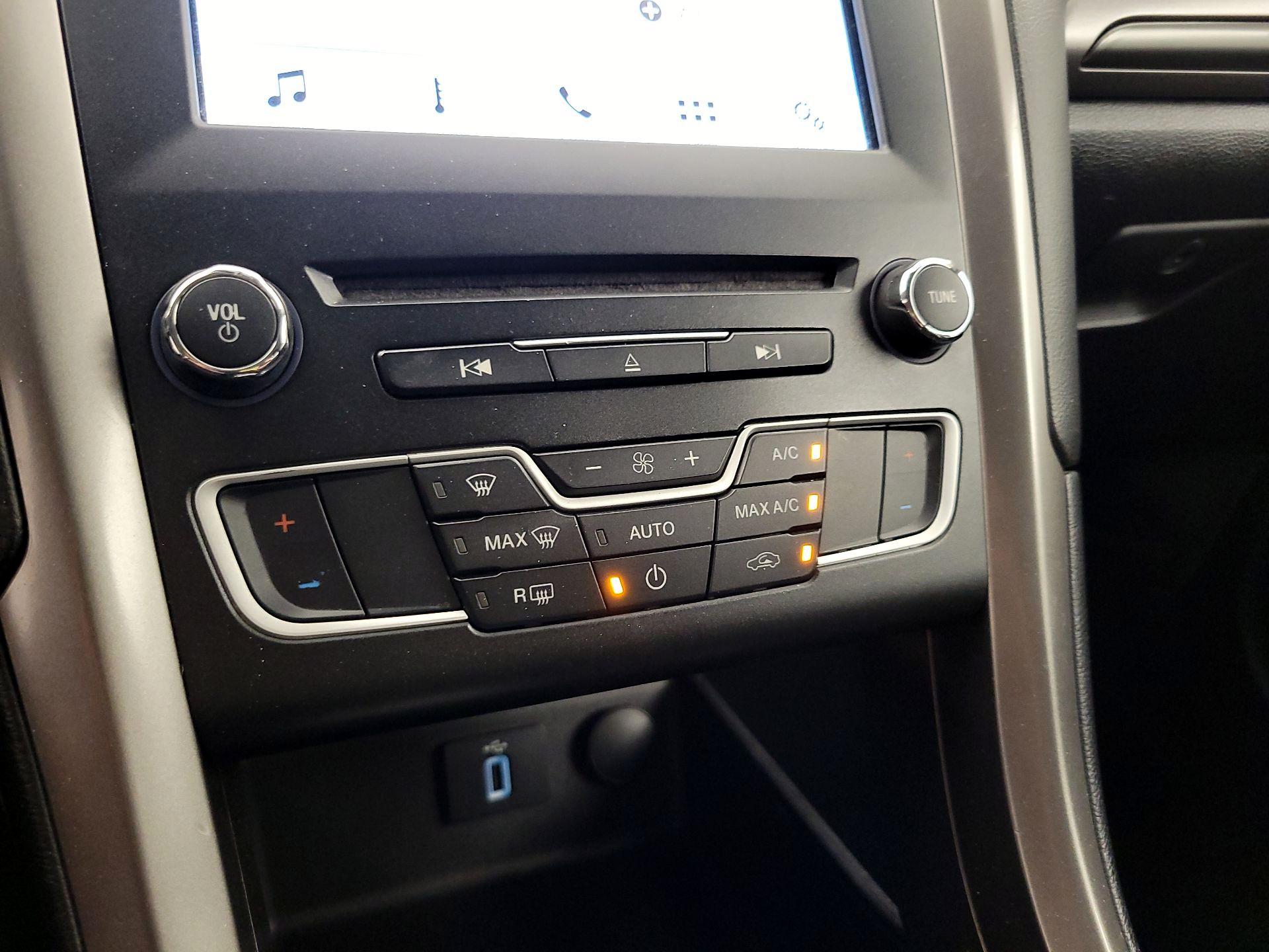 Thumbnail: 2017 Ford Fusion - 16