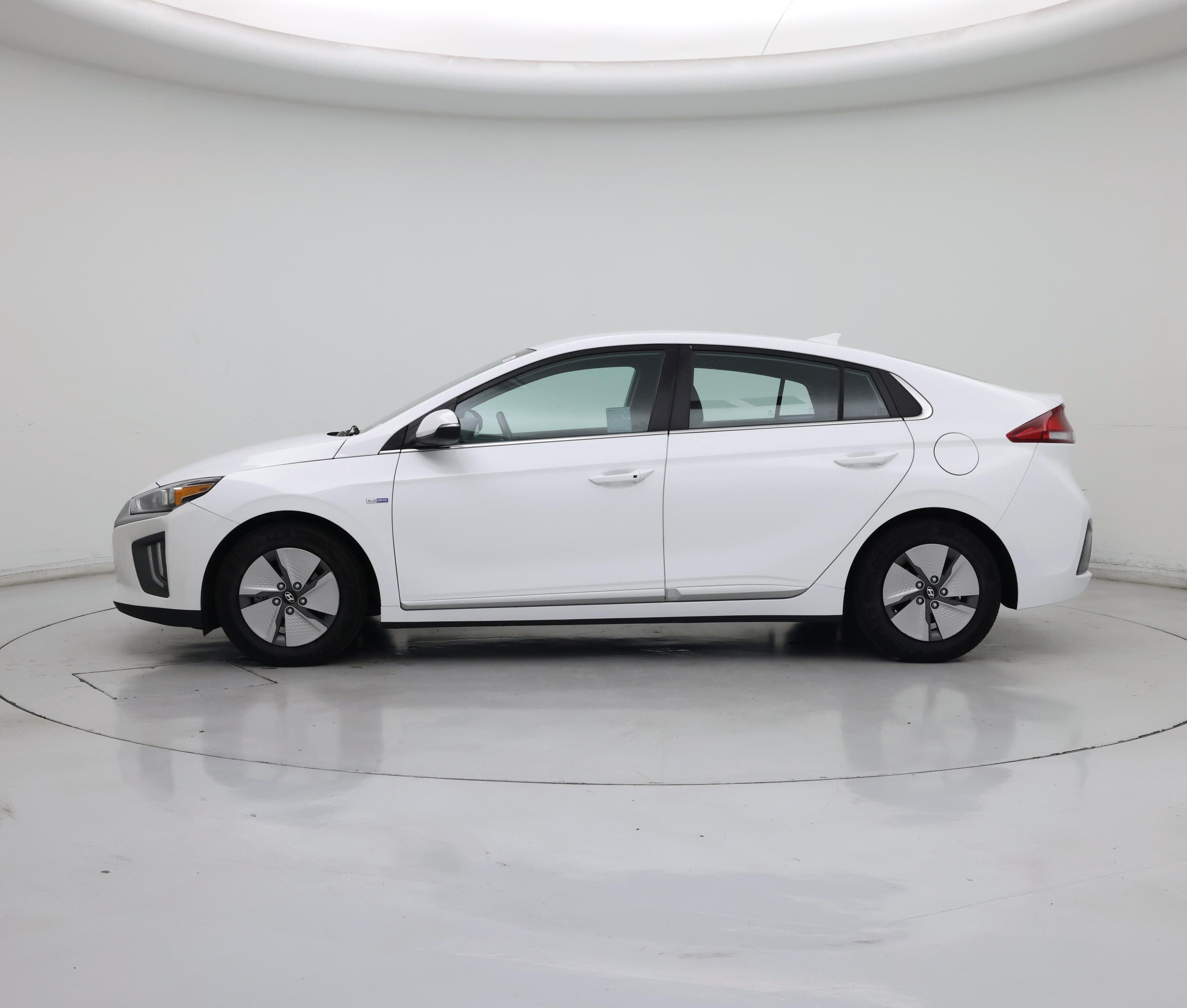 Thumbnail: 2020 Hyundai Ioniq - 3