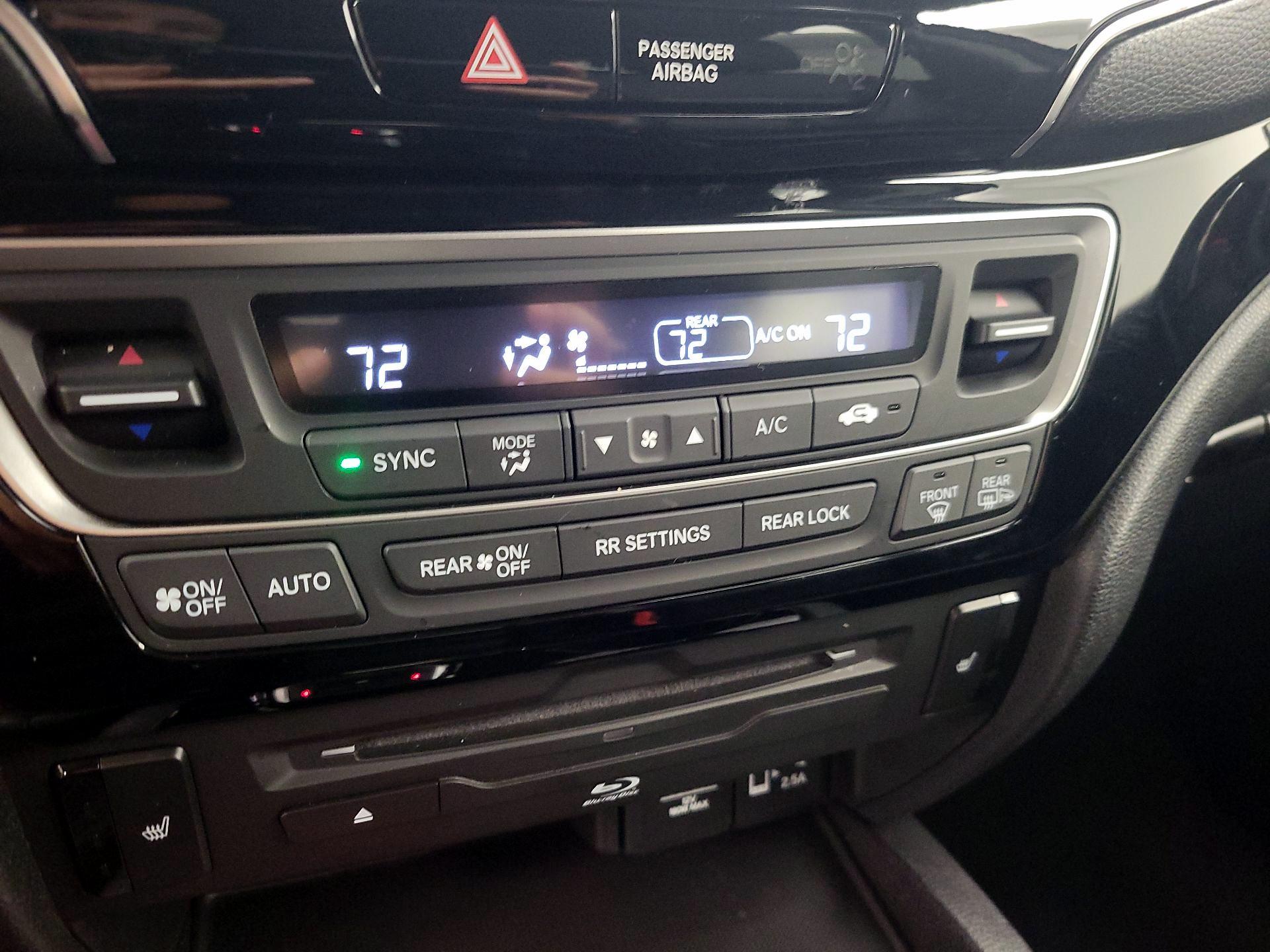 Thumbnail: 2019 Honda Pilot - 17