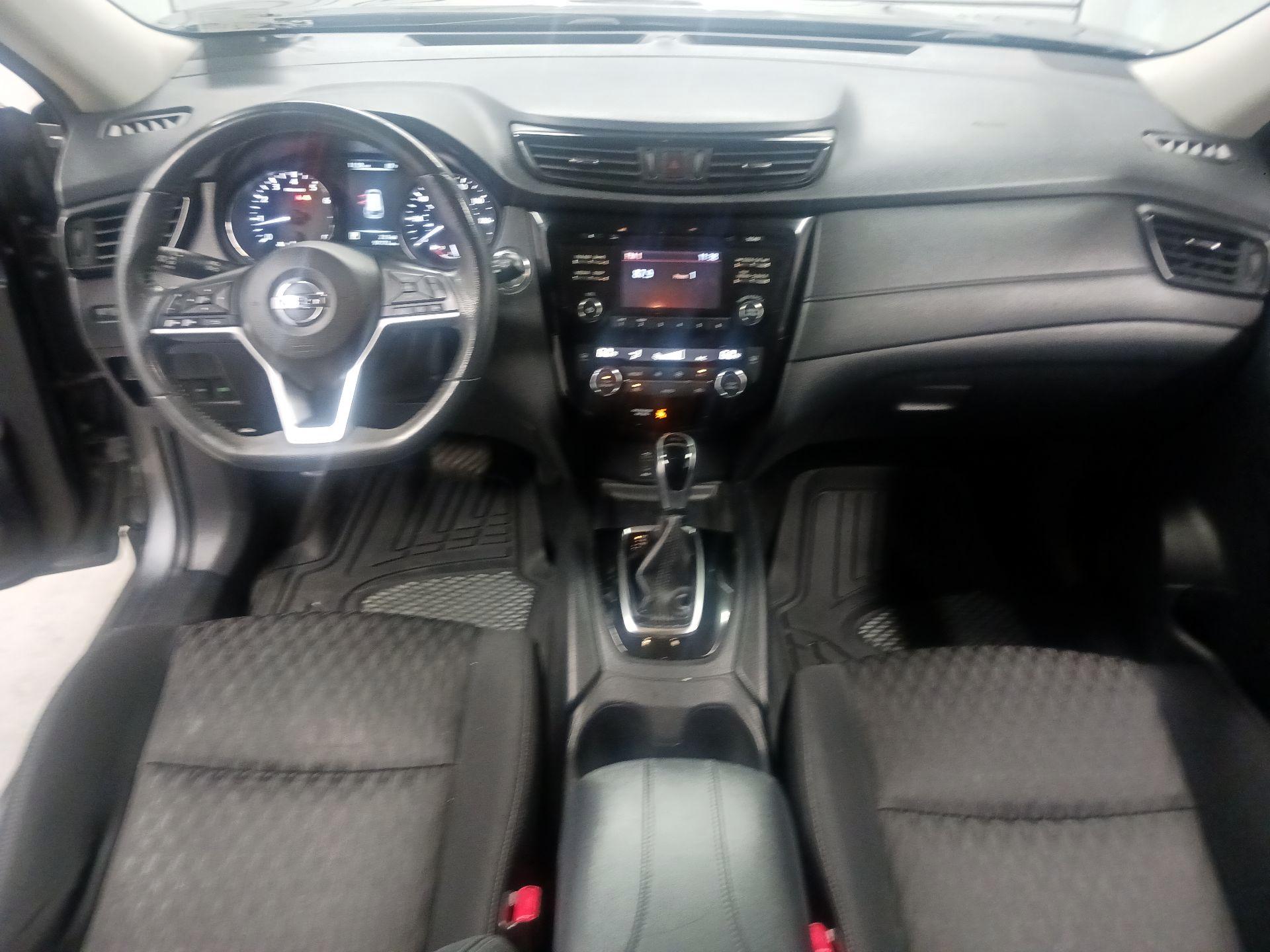 Thumbnail: 2017 Nissan Rogue - 9