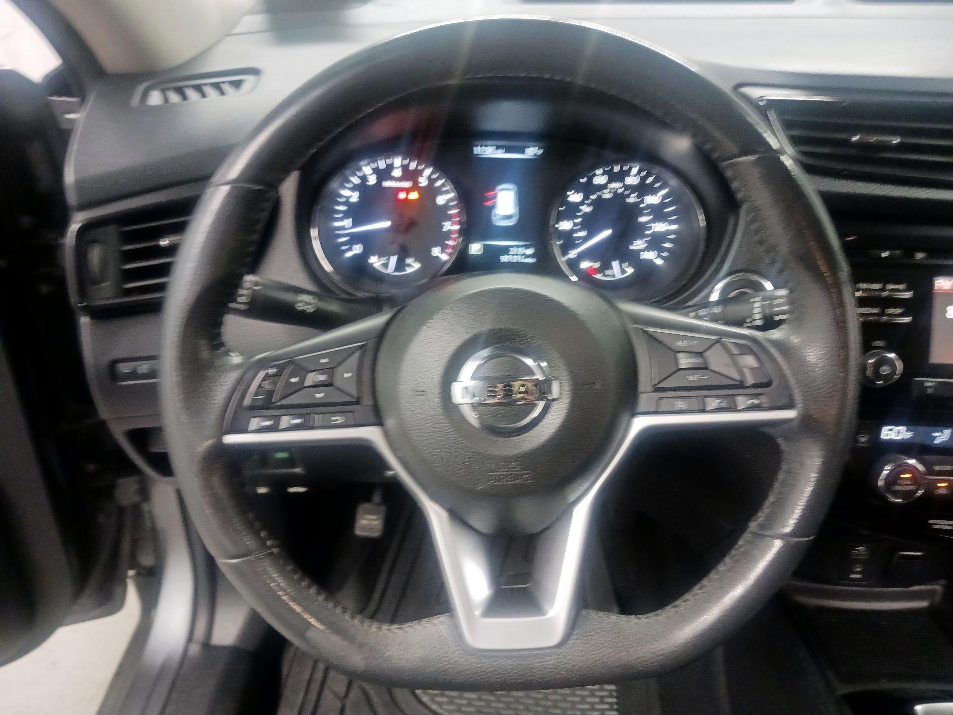 Thumbnail: 2017 Nissan Rogue - 10