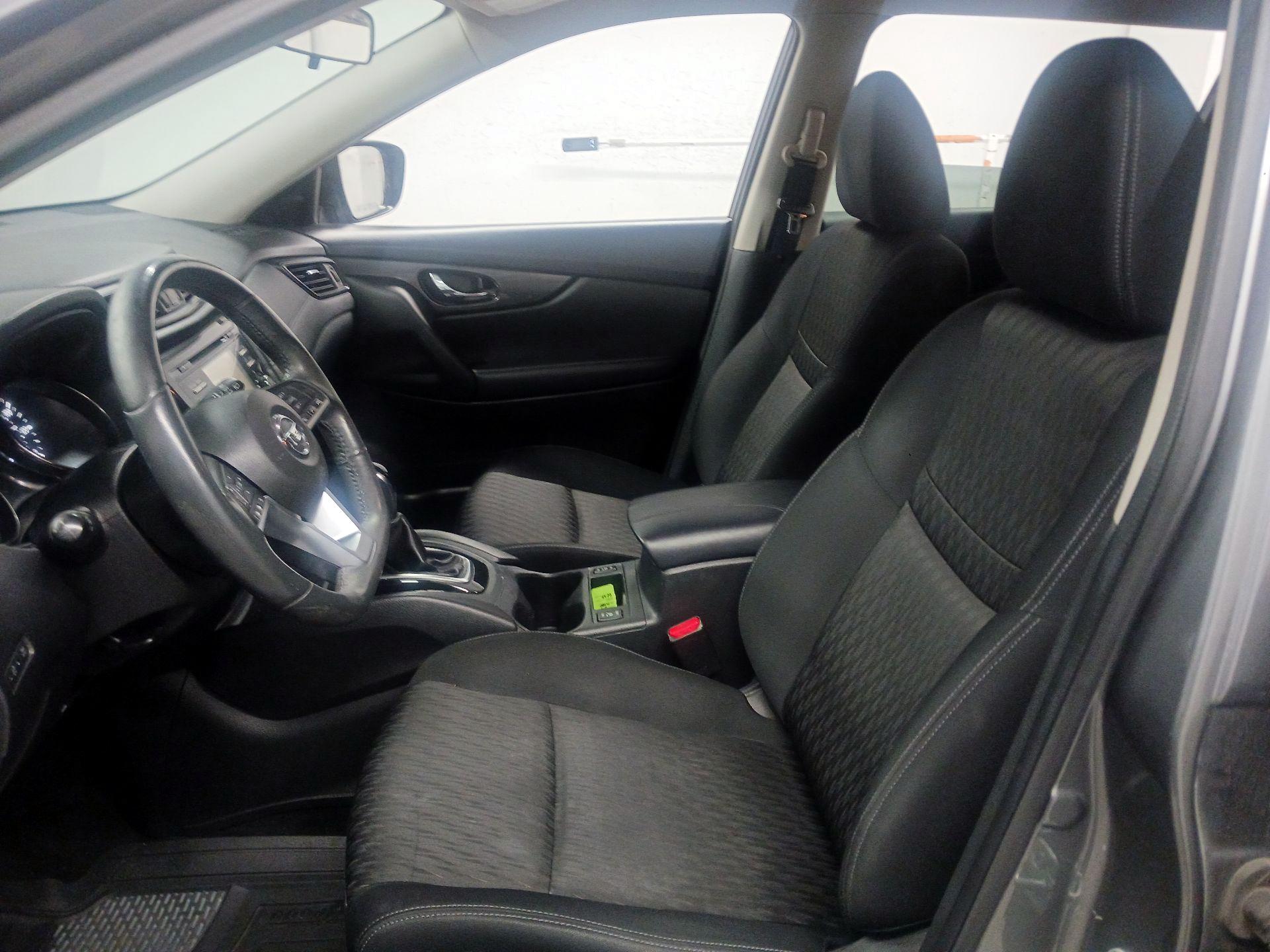 Thumbnail: 2017 Nissan Rogue - 11