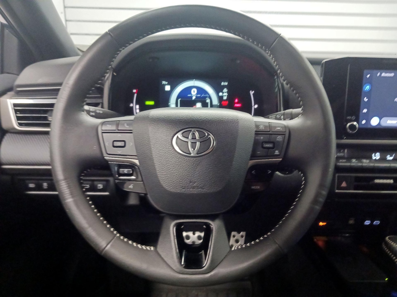 2025 Toyota Camry SE - Photo 11