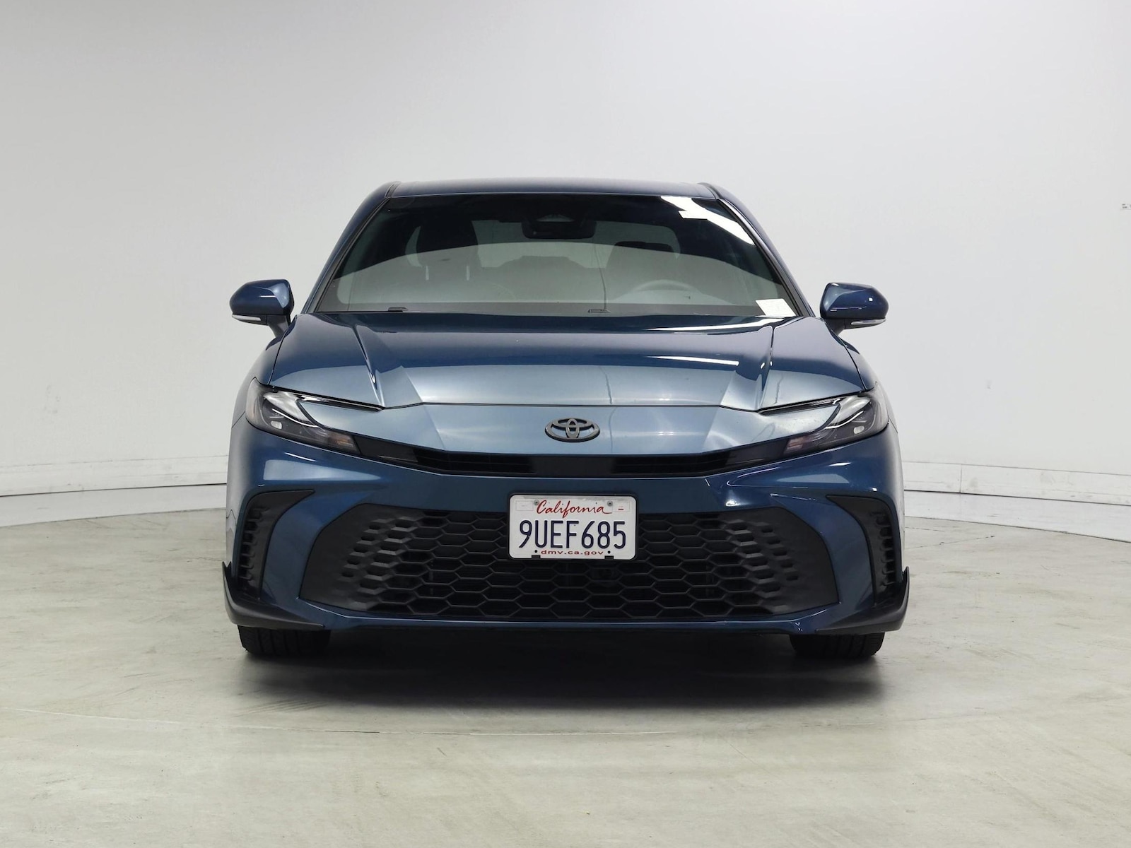 2025 Toyota Camry SE - Photo 6