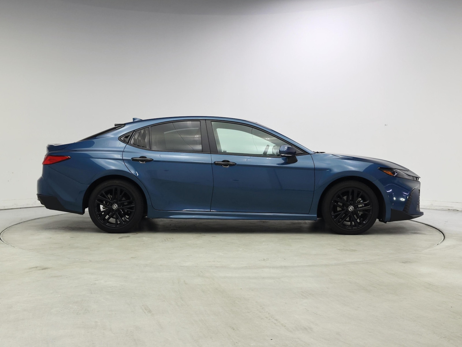 2025 Toyota Camry SE - Photo 8