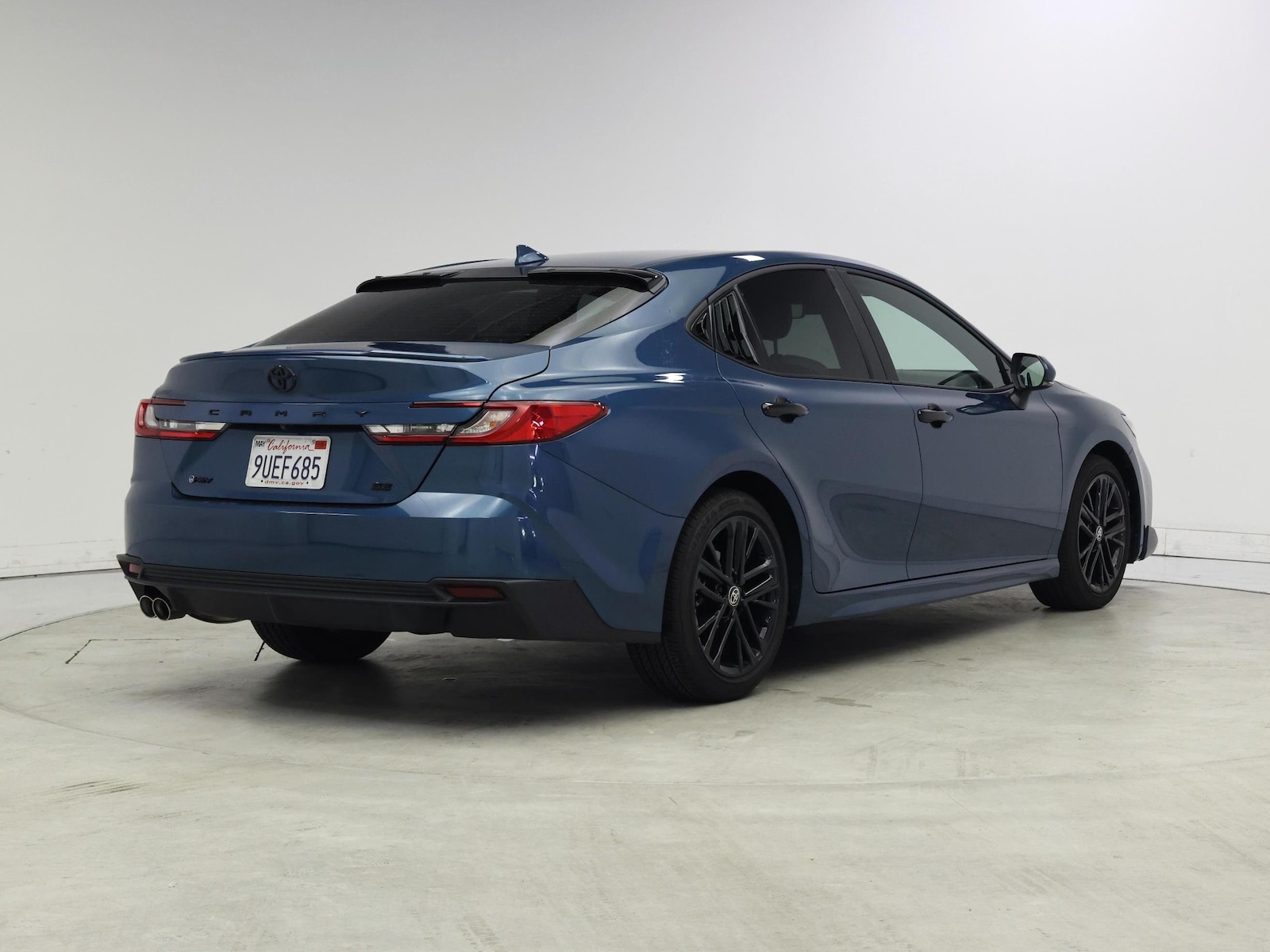 2025 Toyota Camry SE - Photo 9