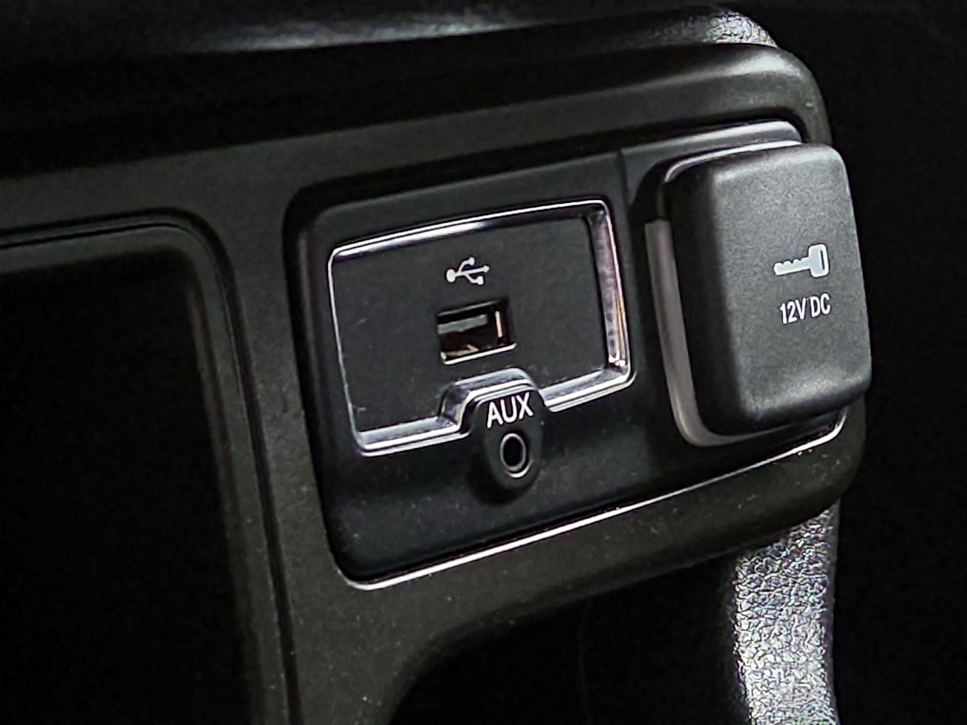 Thumbnail: 2020 Jeep Renegade - 16