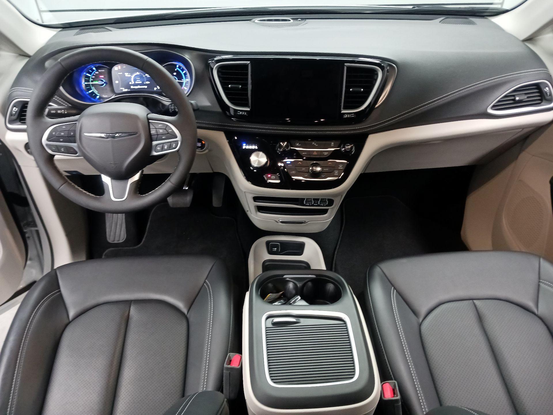 Thumbnail: 2024 Chrysler Pacifica - 9