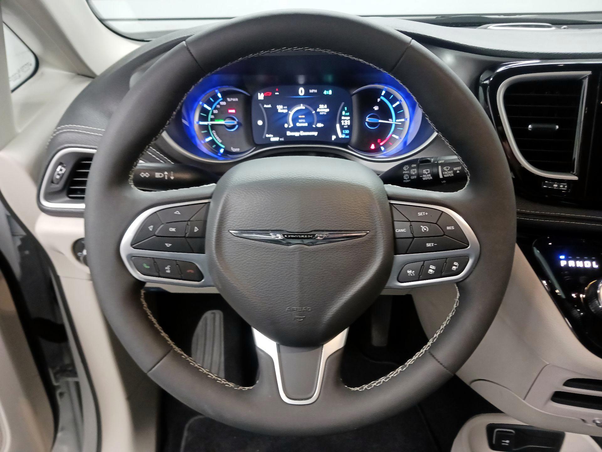 Thumbnail: 2024 Chrysler Pacifica - 10