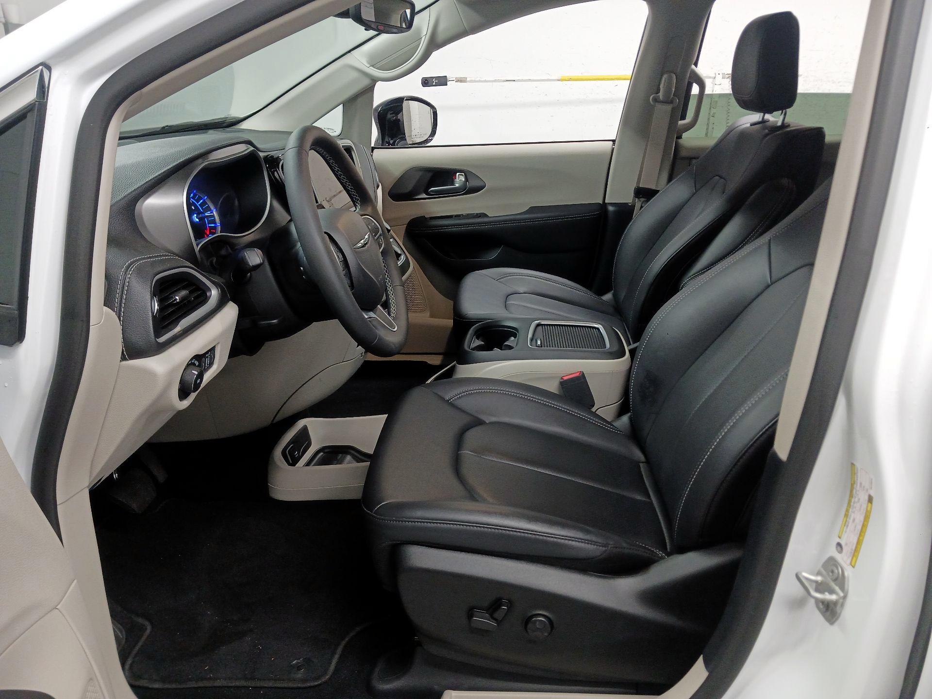Thumbnail: 2024 Chrysler Pacifica - 11