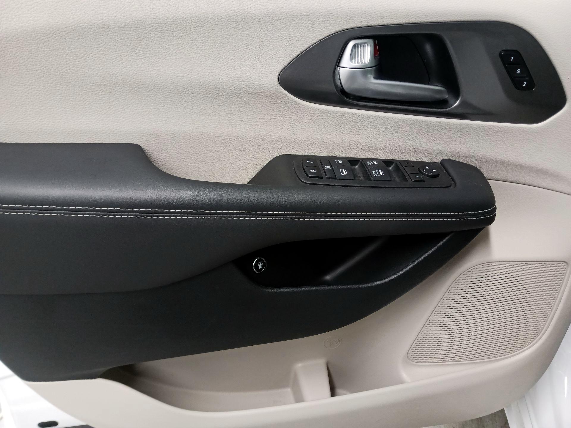 Thumbnail: 2024 Chrysler Pacifica - 12
