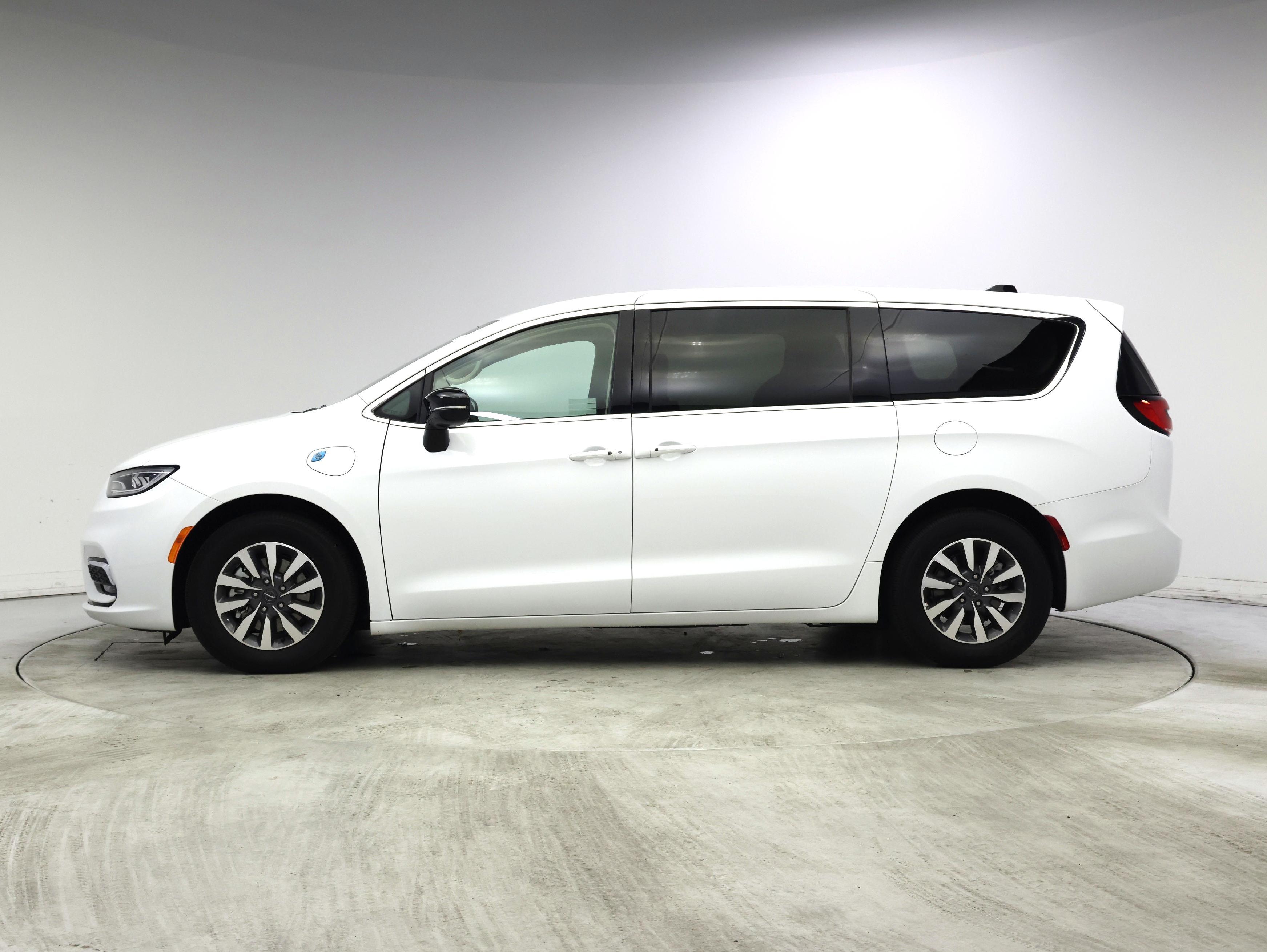 Thumbnail: 2024 Chrysler Pacifica - 3