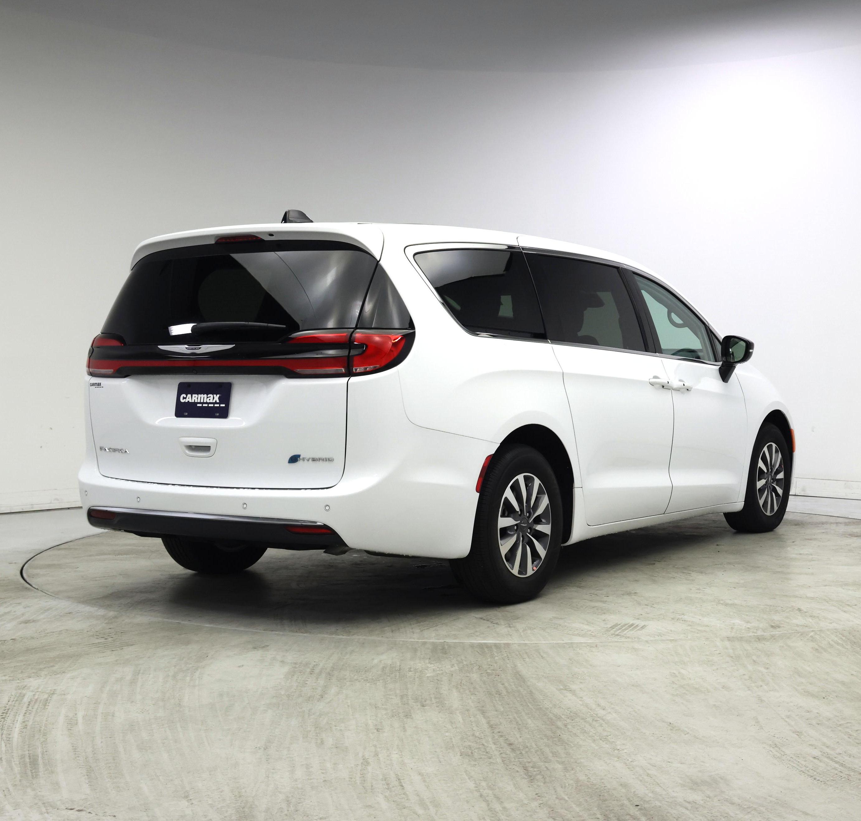 Thumbnail: 2024 Chrysler Pacifica - 8