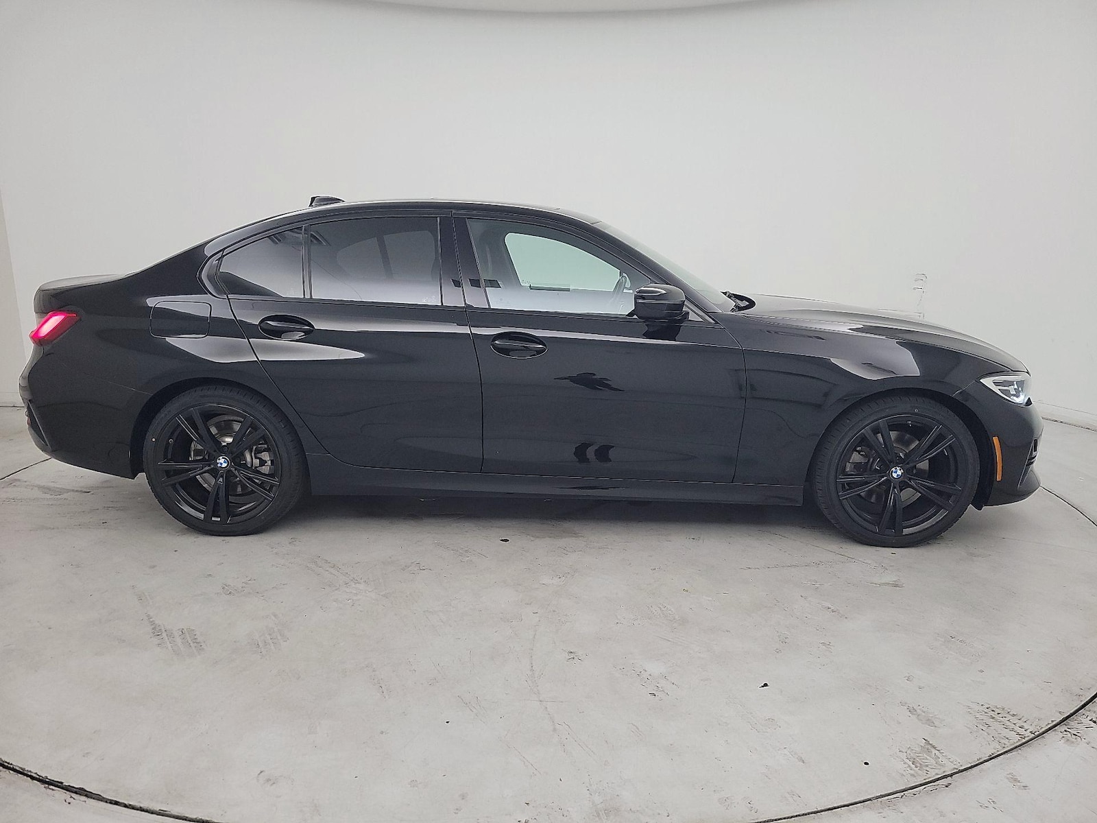 2021 BMW 3 Series 330i - Photo 4