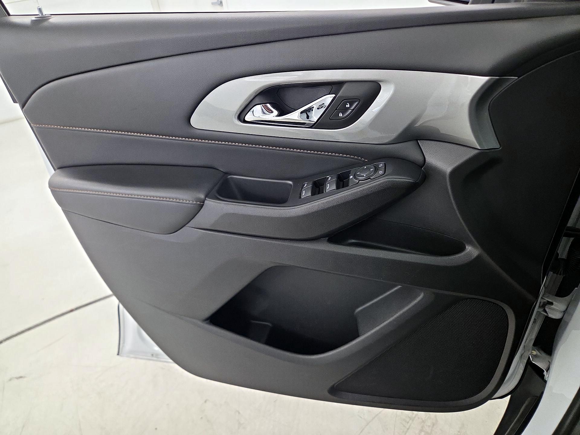 Thumbnail: 2021 Chevrolet Traverse - 12