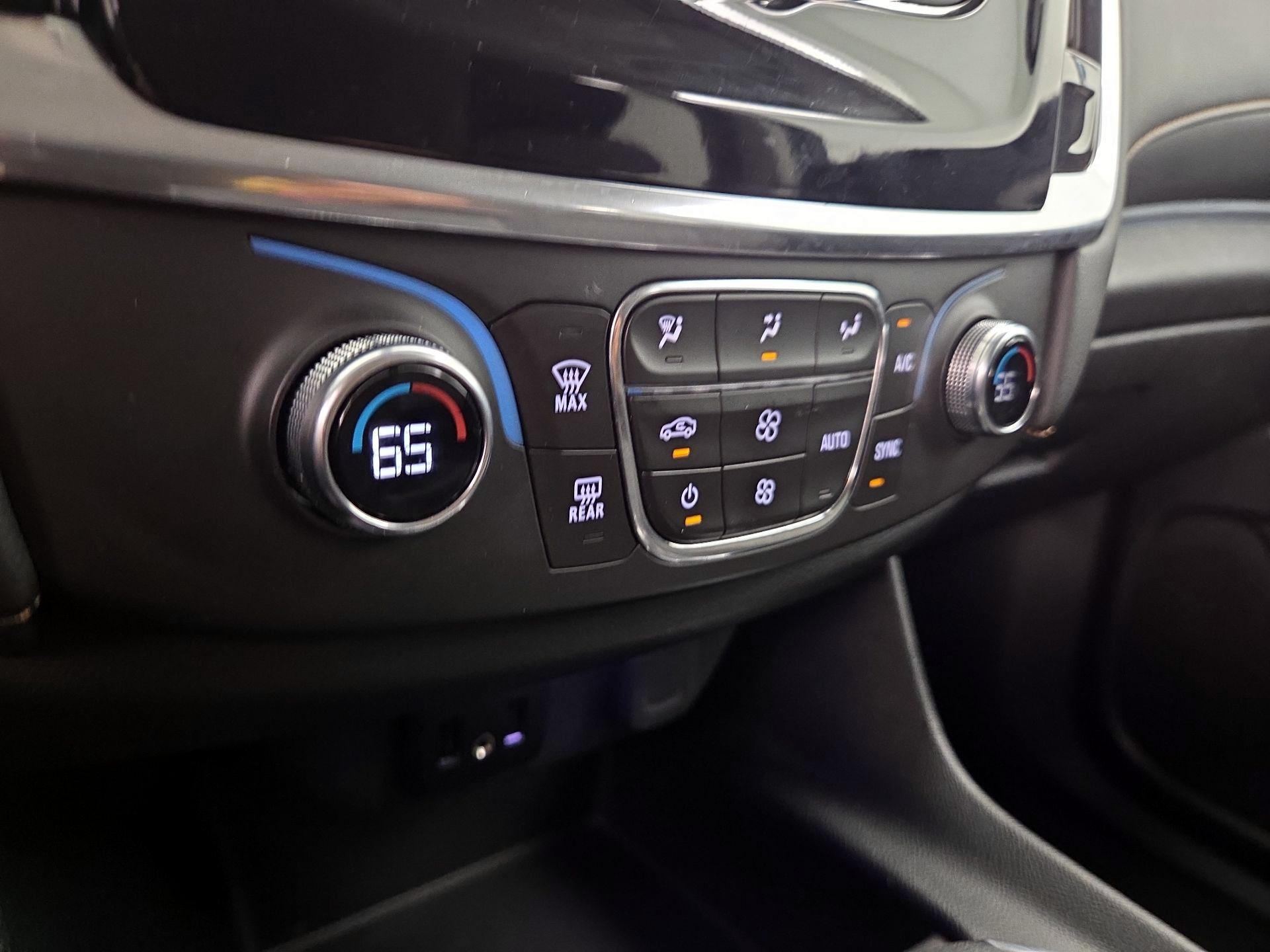 Thumbnail: 2021 Chevrolet Traverse - 16