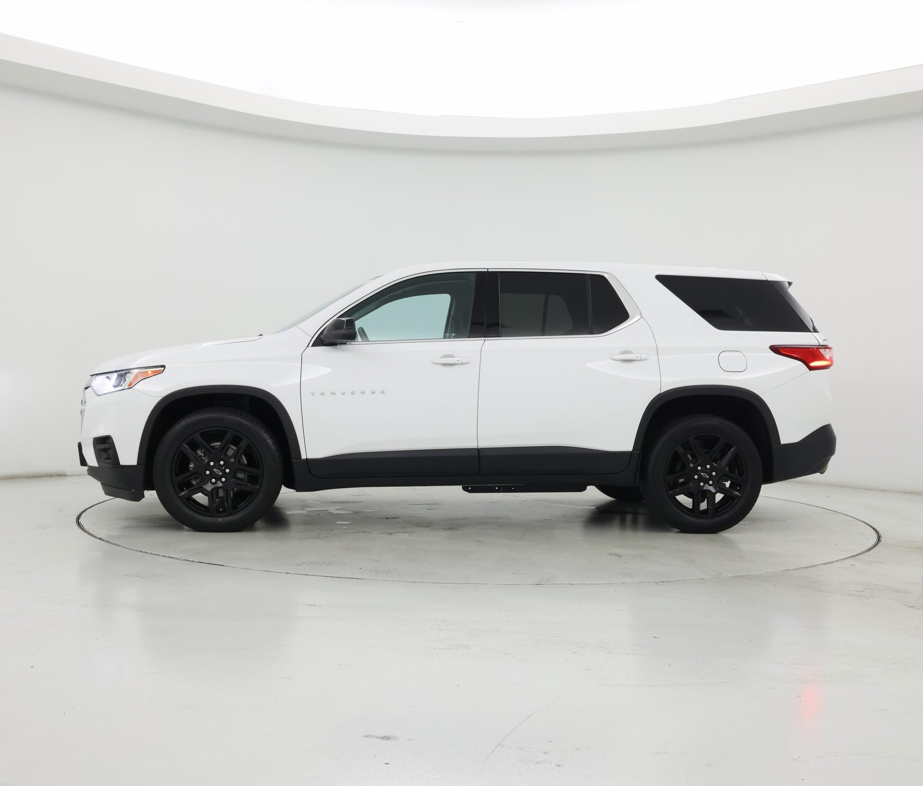 Thumbnail: 2021 Chevrolet Traverse - 3