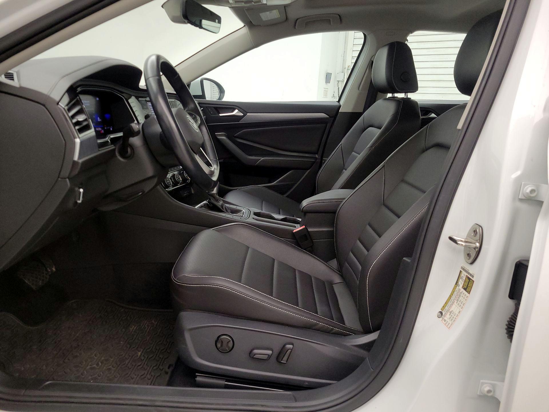 Thumbnail: 2022 Volkswagen Jetta - 11