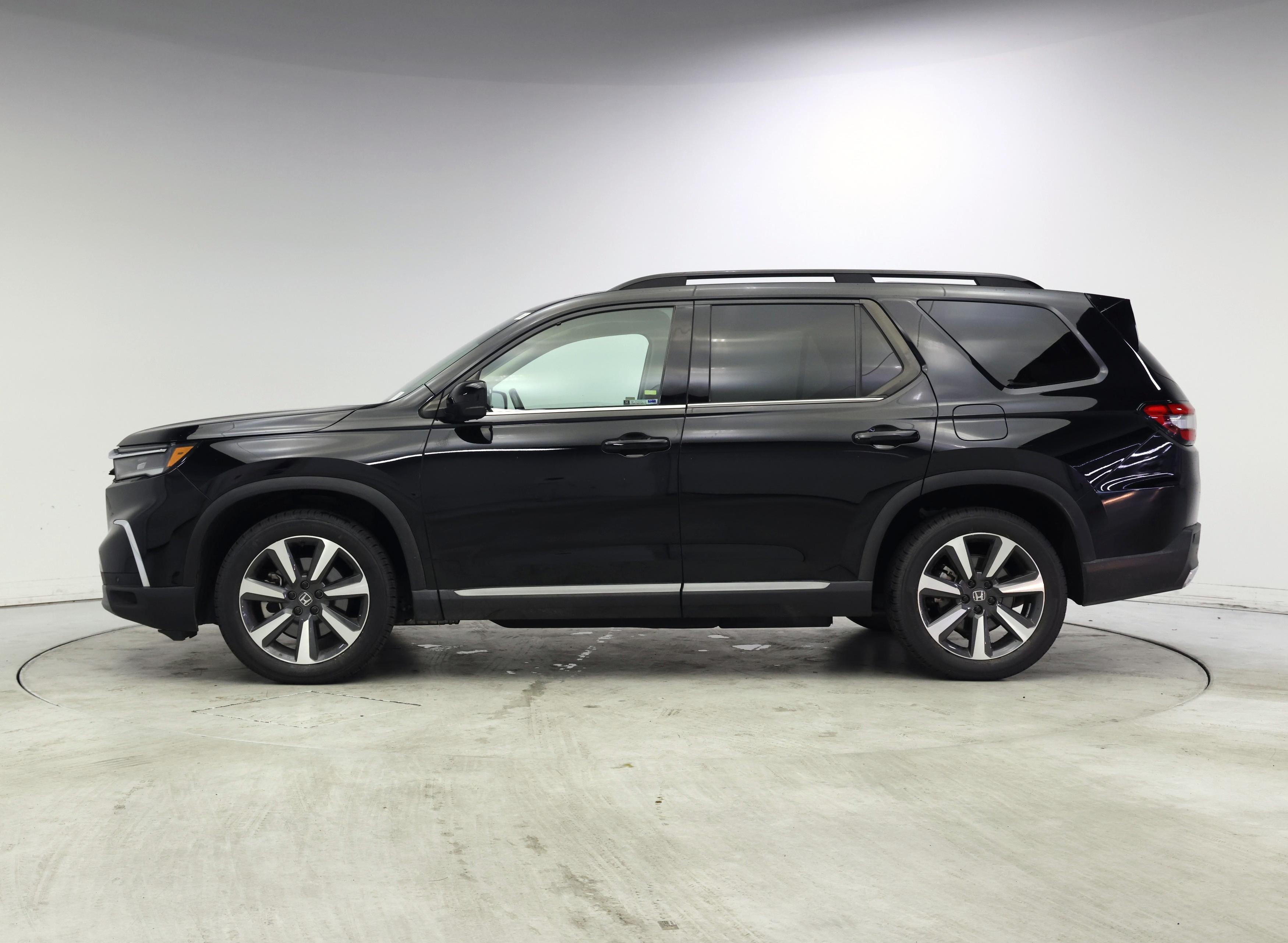 Thumbnail: 2023 Honda Pilot - 3