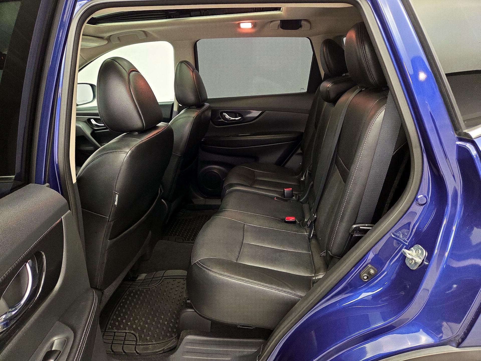 Thumbnail: 2017 Nissan Rogue - 18